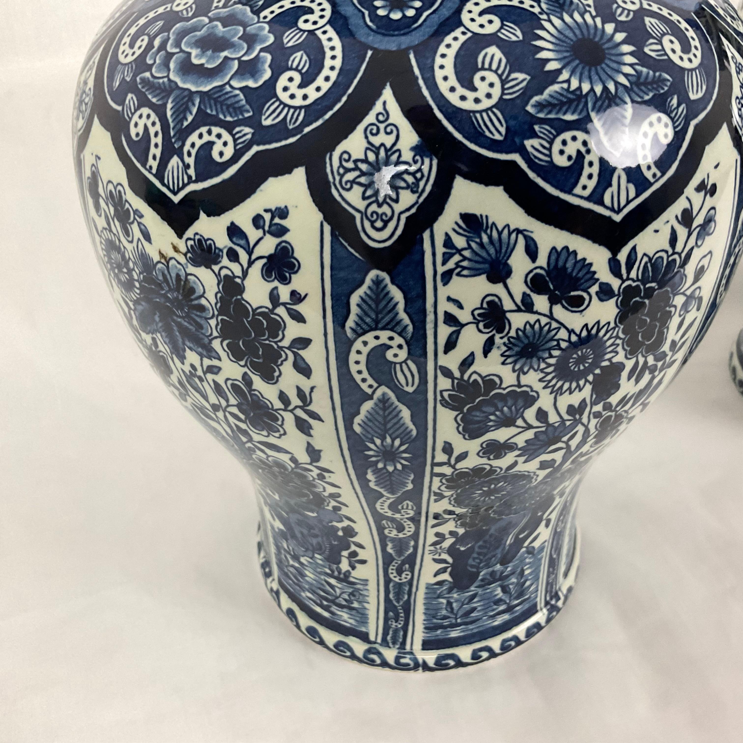 Delft Blue and White Ginger Jar Urns In condizioni buone in vendita a West Palm Beach, FL