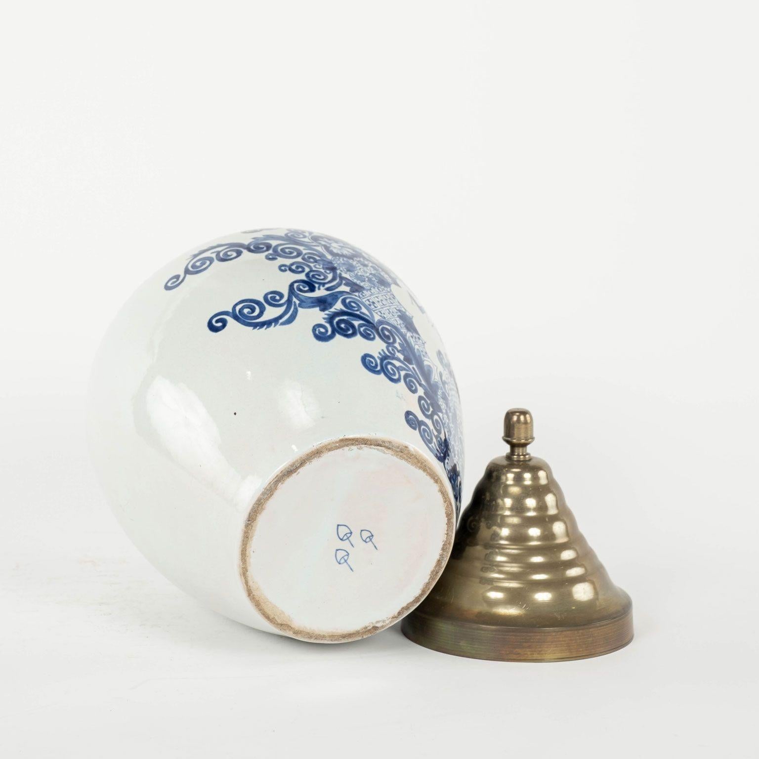 Laiton Pot à tabac Manilla de Delft bleu et blanc en vente