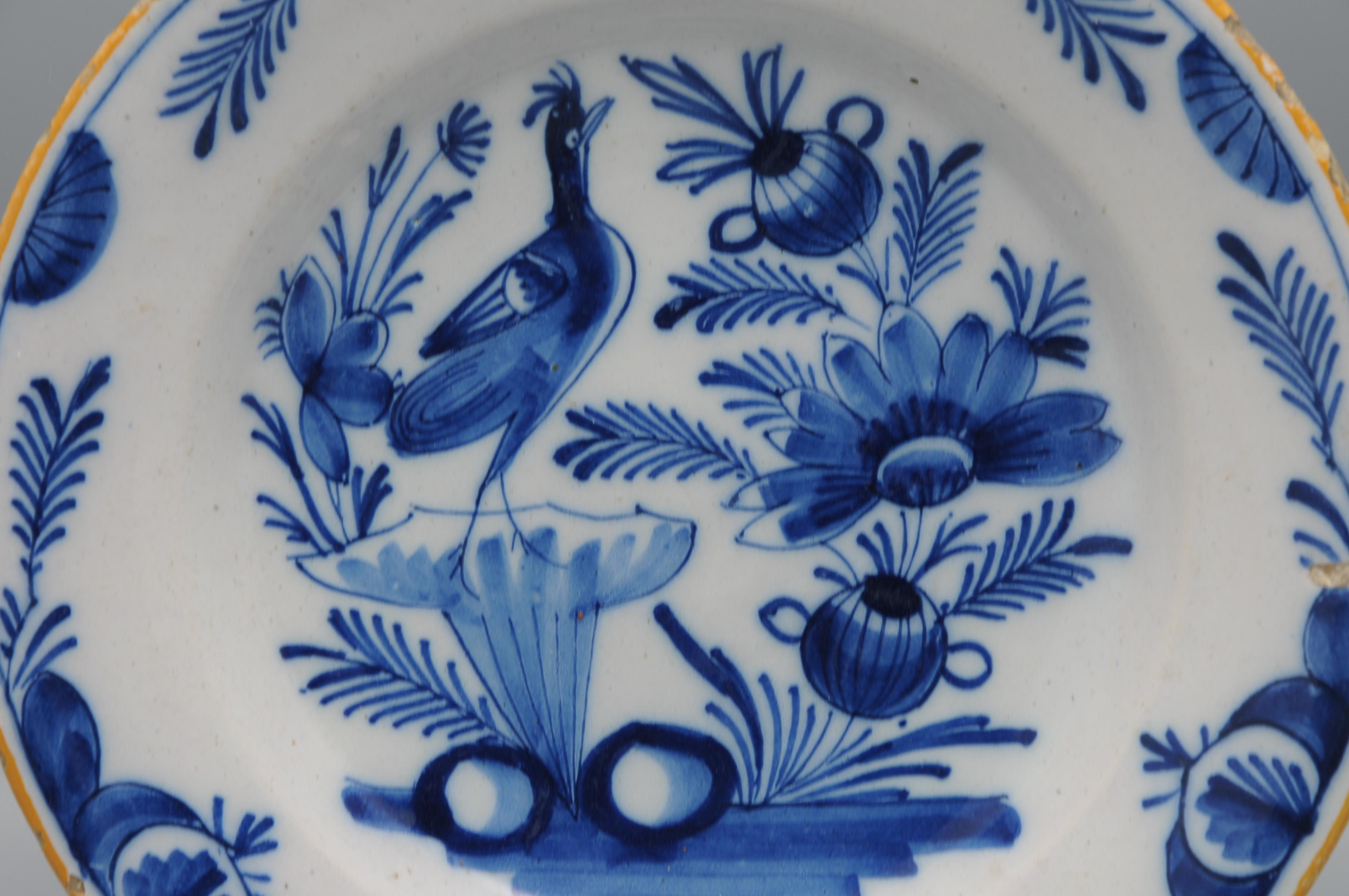 Chinoiseries Assiette bleue et blanche de Delft avec un oiseau - début du 19e siècle en vente