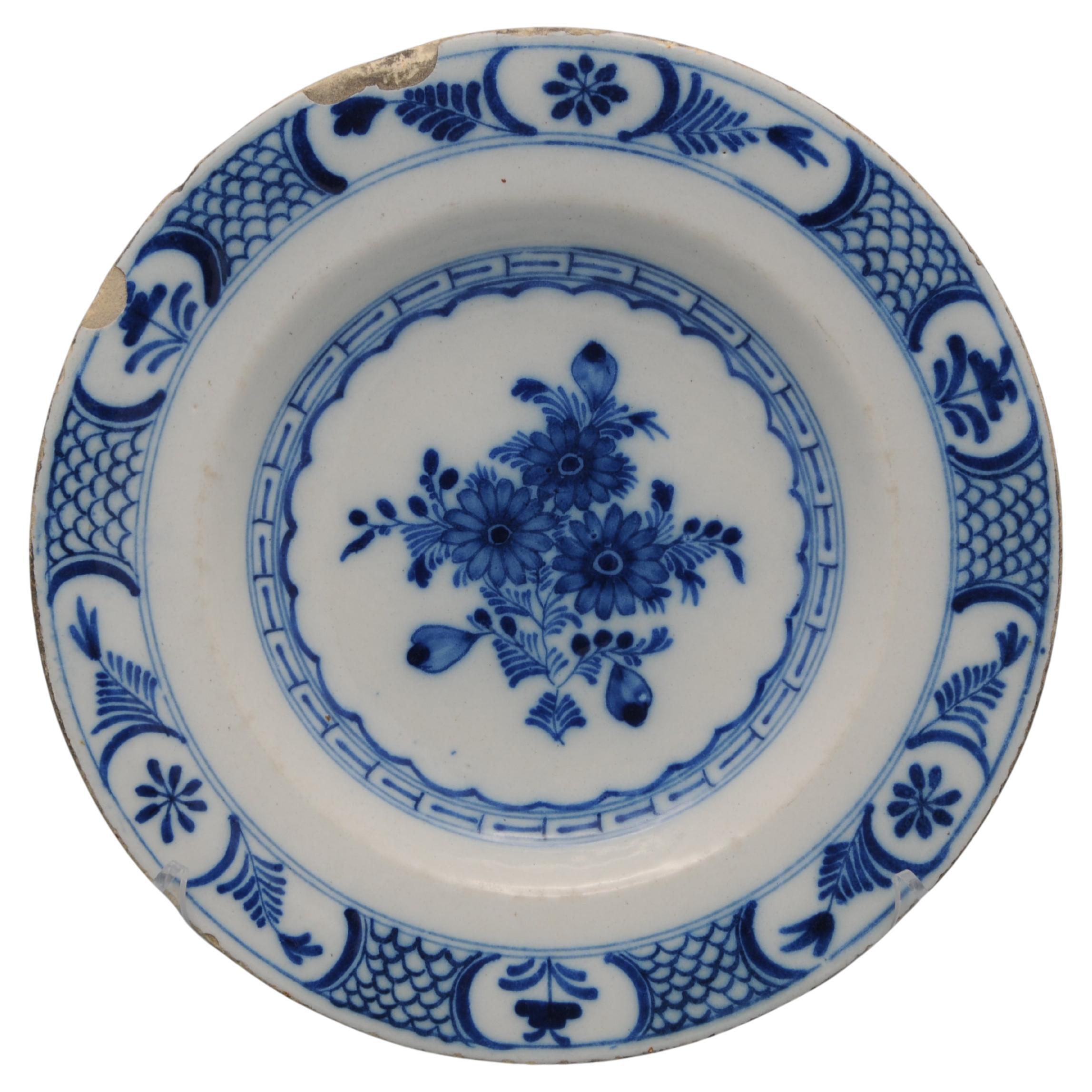 Delft - Blue and white plate with floral decoration - 18th century