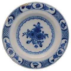 Delft - Blue and white plate with floral decoration - 18th century