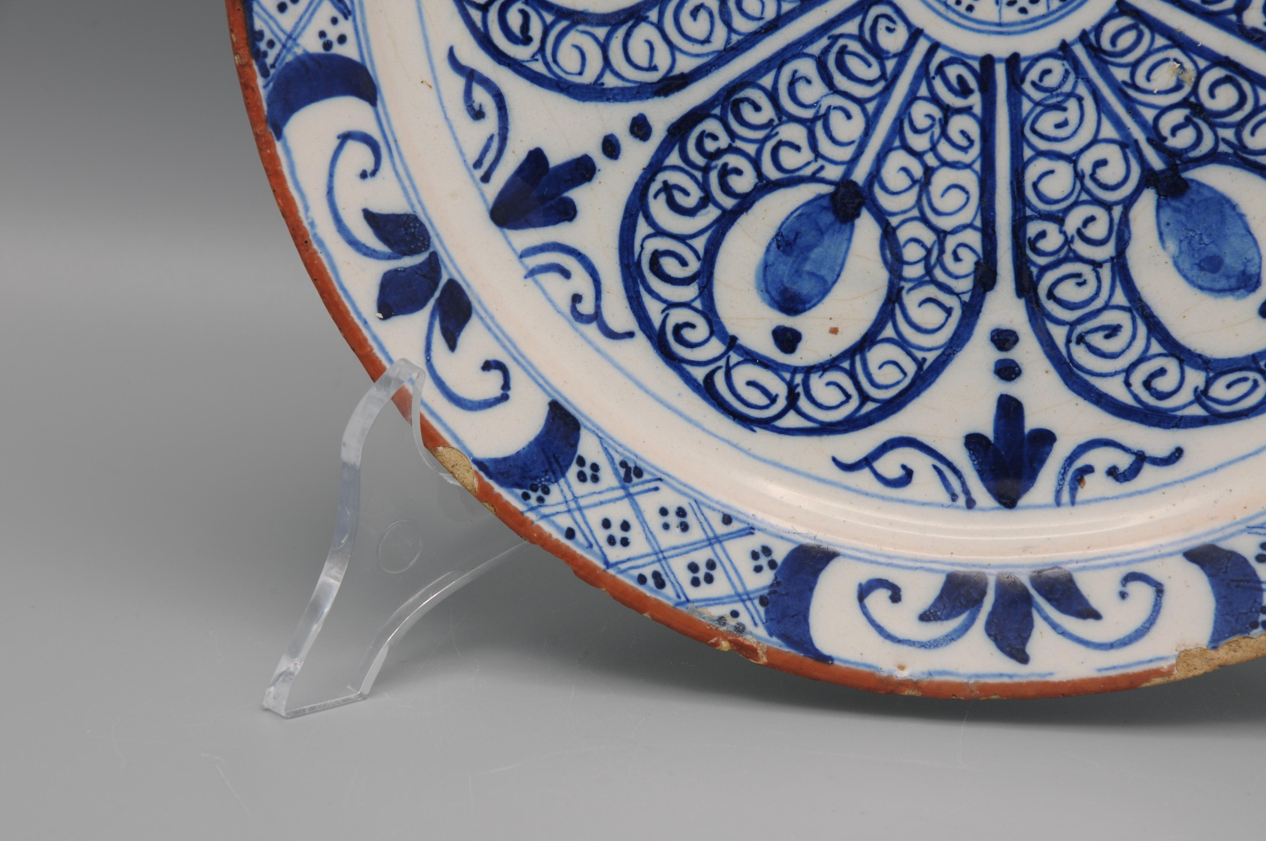 Delft - Assiette bleue et blanche à décor géométrique rare - 18ème siècle Bon état - En vente à DELFT, NL