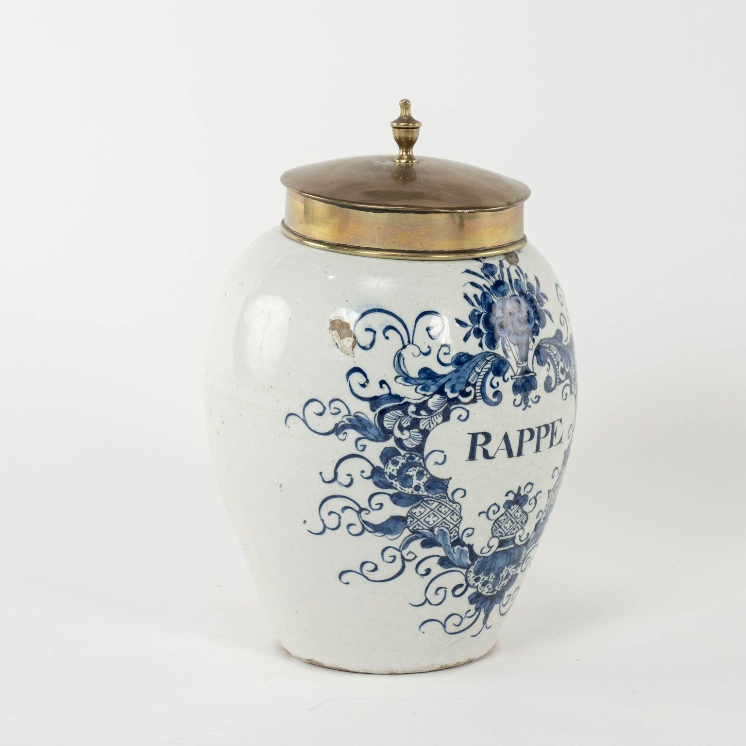 Pot à tabac en forme d'urne avec couvercle, bleu et blanc de Delft, Pays-Bas, vers 1800. Inscrit 
