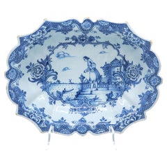 Delft - Blue and white Salad Bowl with elegant scene. Rococo, ca 1760 - 1770