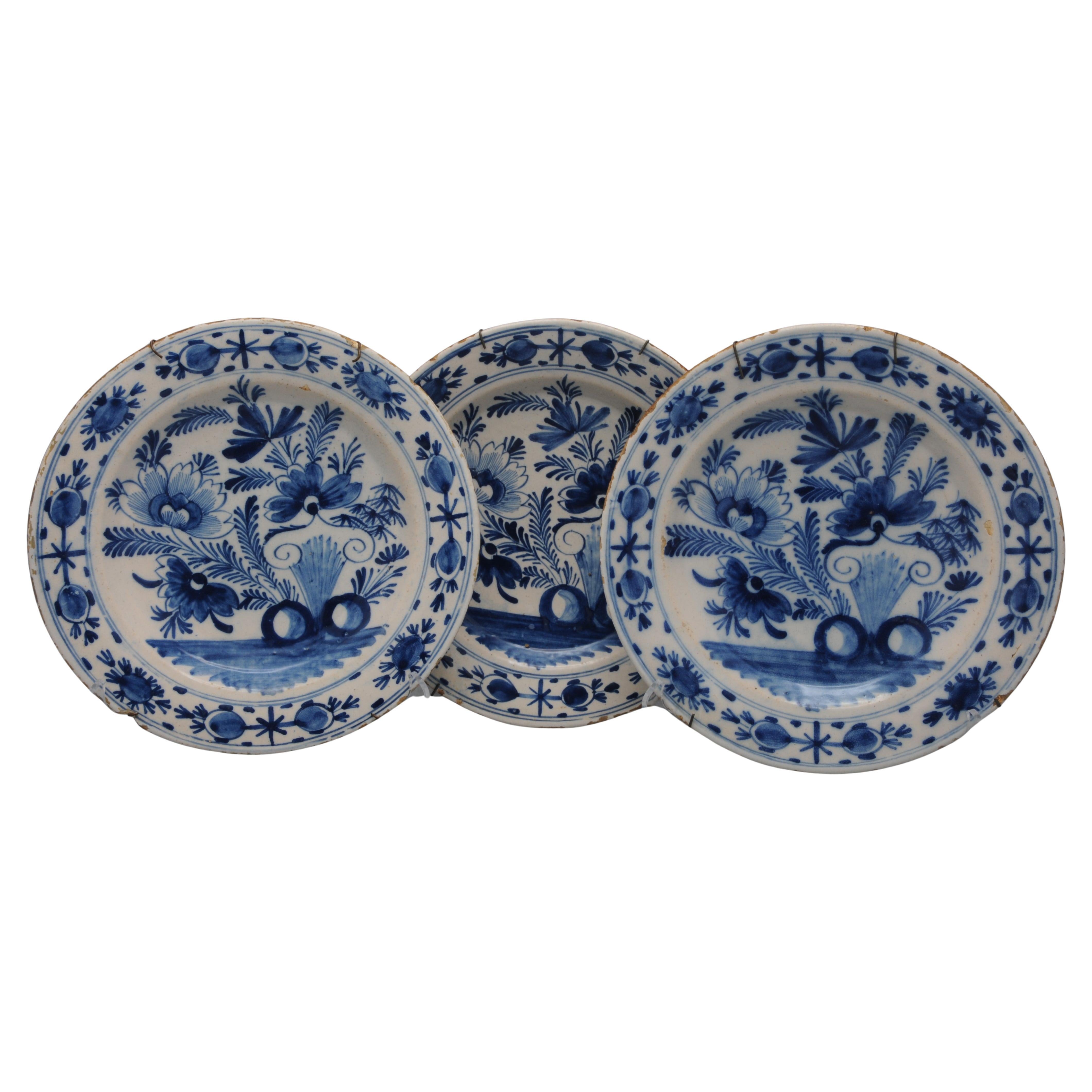 Delft Blue and White - set of 3 'Boerendelft' plates - early 19th century