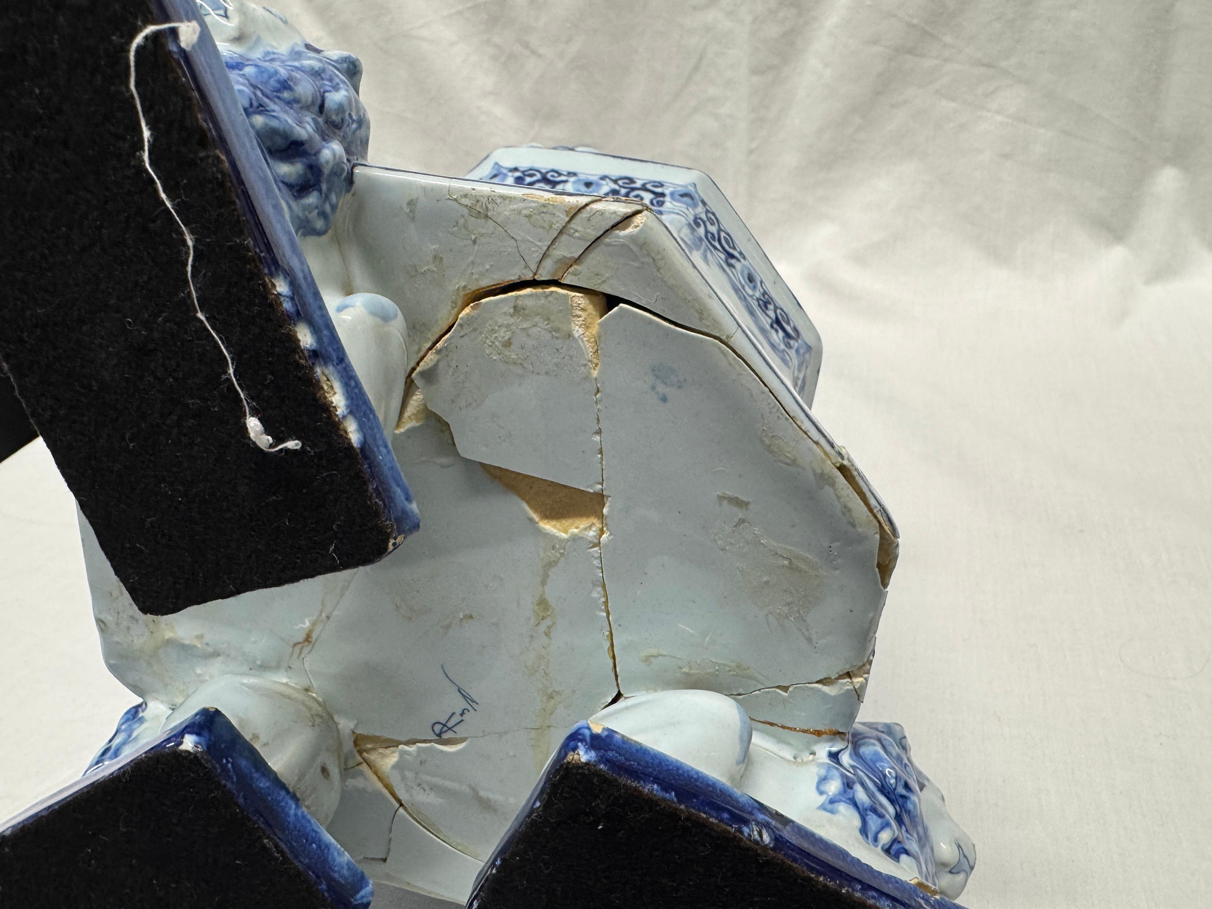 Vase à fleurs / Tulipiere bleu et blanc de Delft en vente 4