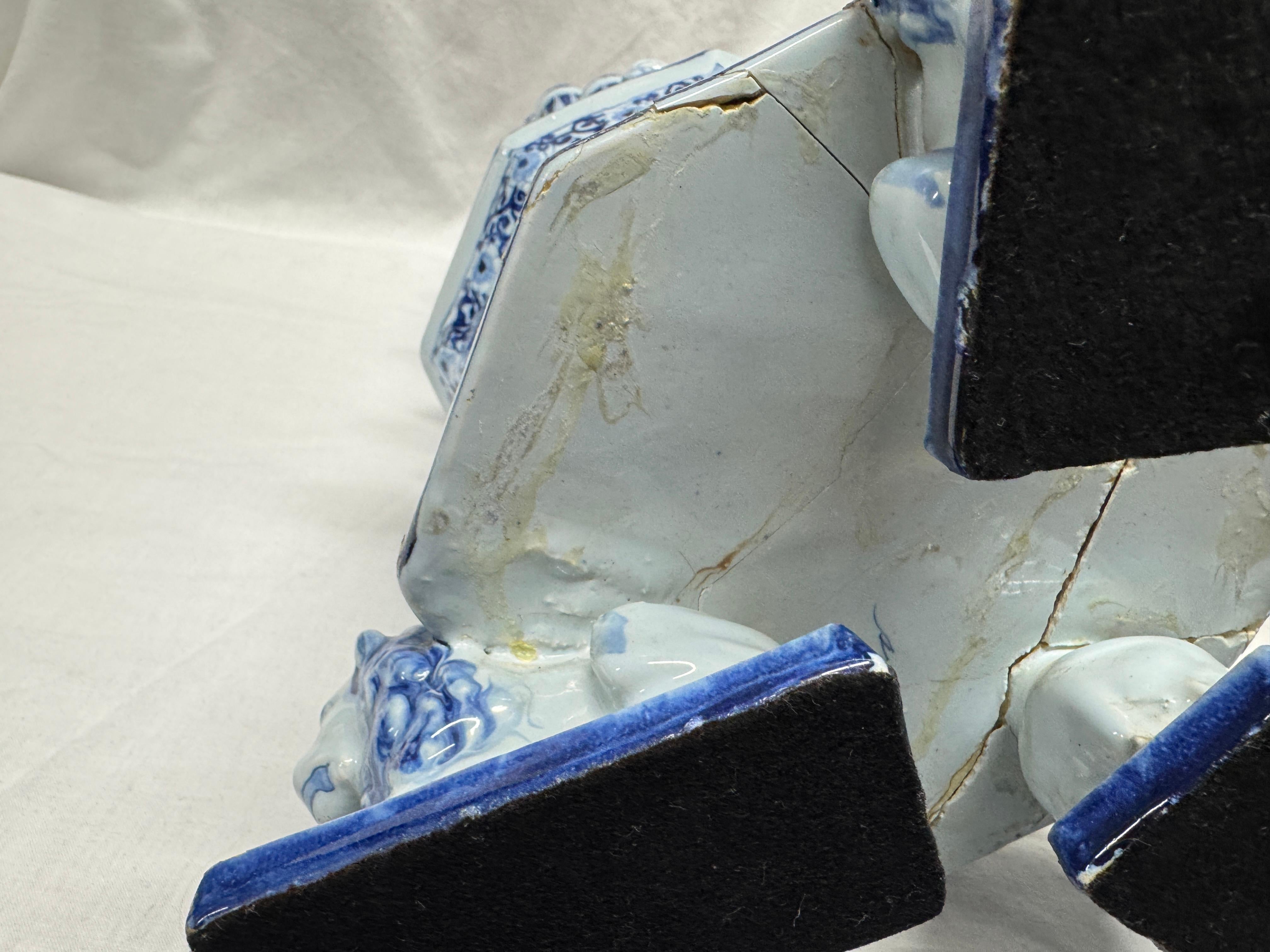 Vase à fleurs / Tulipiere bleu et blanc de Delft en vente 5