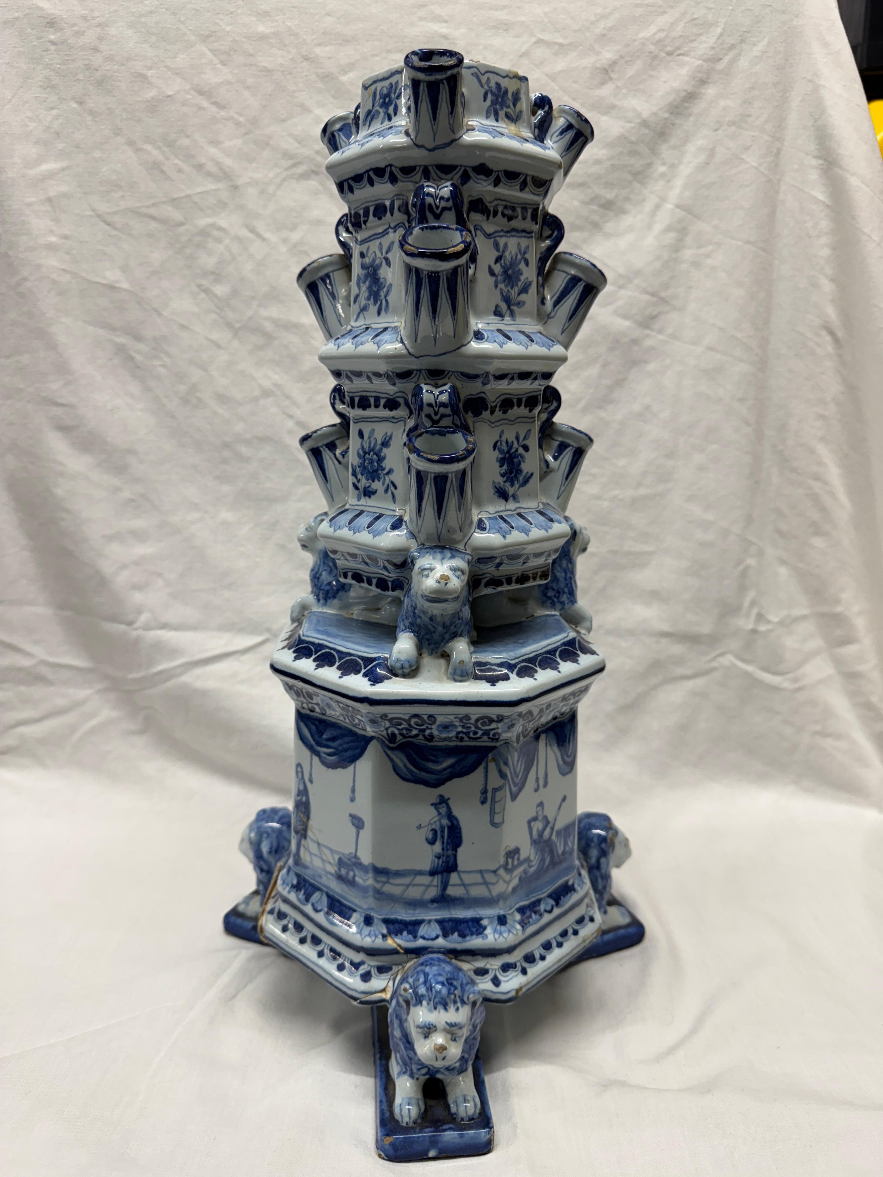 Vase à fleurs / Tulipiere bleu et blanc de Delft Abîmé - En vente à Basildon, GB