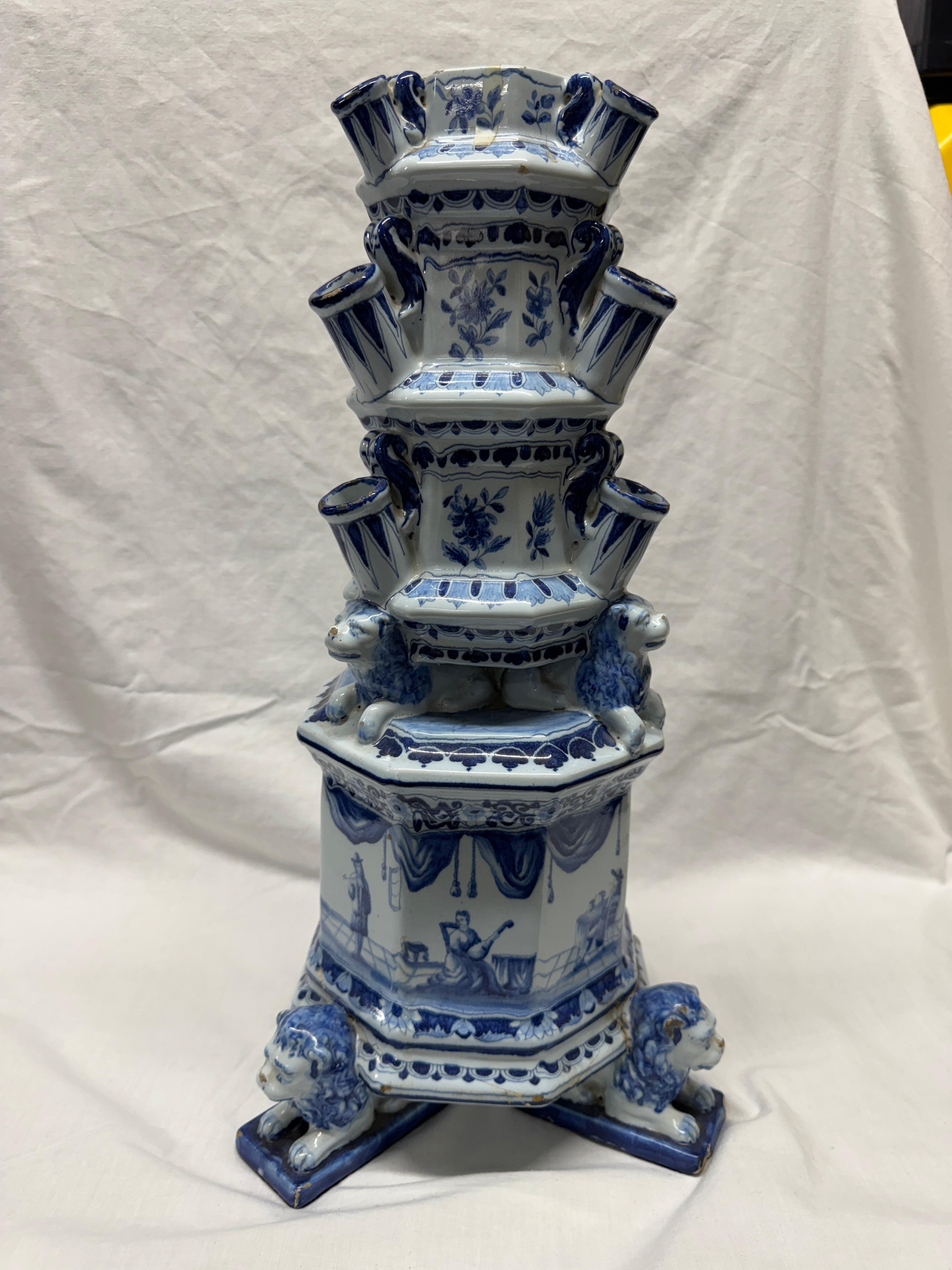 XIXe siècle Vase à fleurs / Tulipiere bleu et blanc de Delft en vente