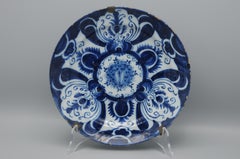 Delft - Blue Delftware plate with stylized tulip decor - 18th century