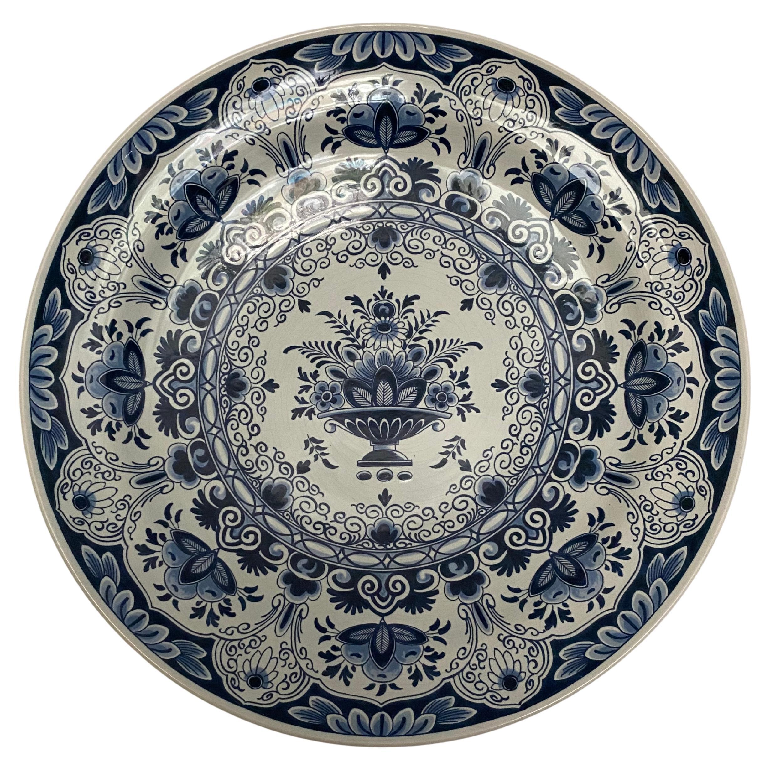 Who are the famous Santa Fe potters?
