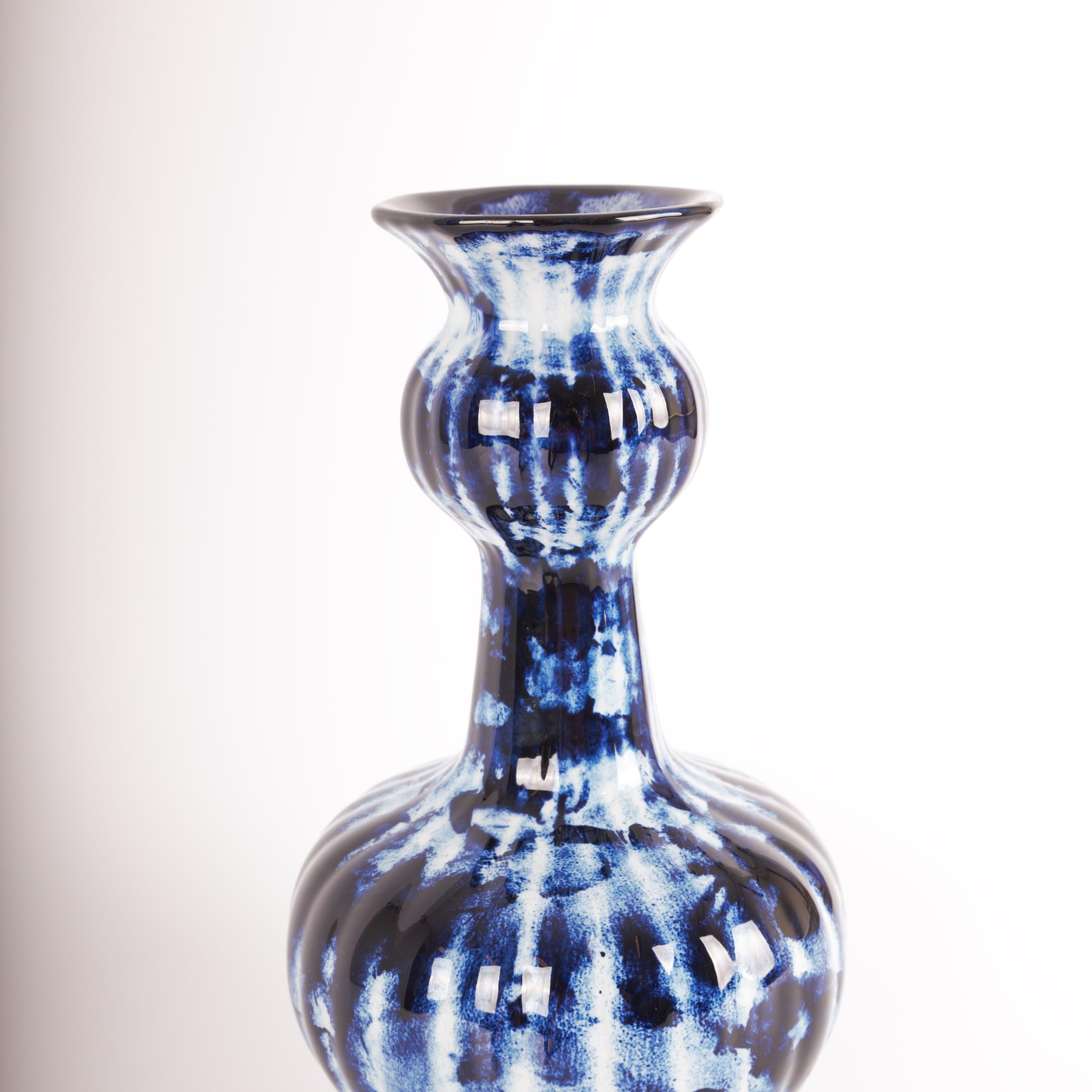 XXIe siècle et contemporain Vase long bleu de Delft n° 2, par Marcel Wanders, peint à la main, 2006, unique en vente