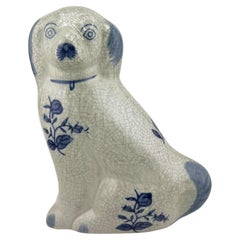 Delft Blue Style Crackle Glazed Staffordshire Dog Figure, Keramik, Mitte des Jahrhunderts