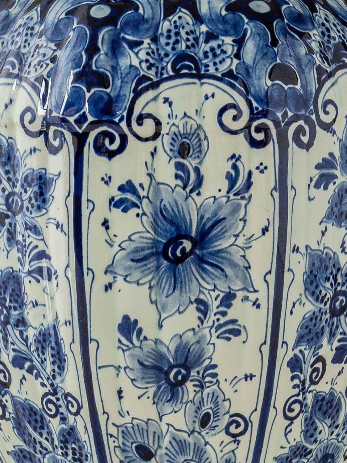 Lámpara de mesa azul de Delft, jarrón Regina Gouda (años sesenta-setenta) con pantalla de ikat nuevo en venta 3