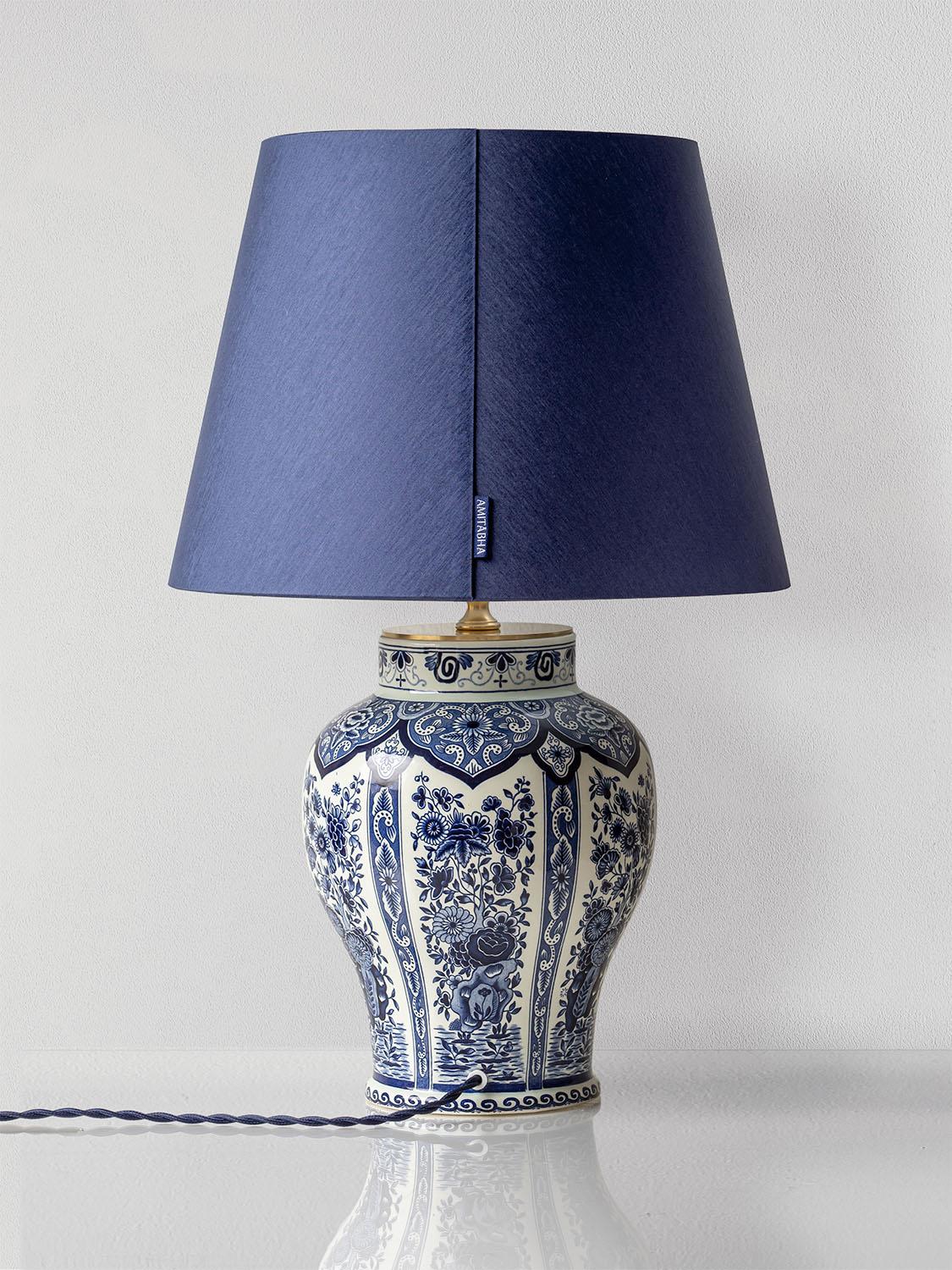 Lampes de table bleu Delft, Boch Frères pour Royal Sphinx, 1969-1979, abat-jour bleu marine en vente 2