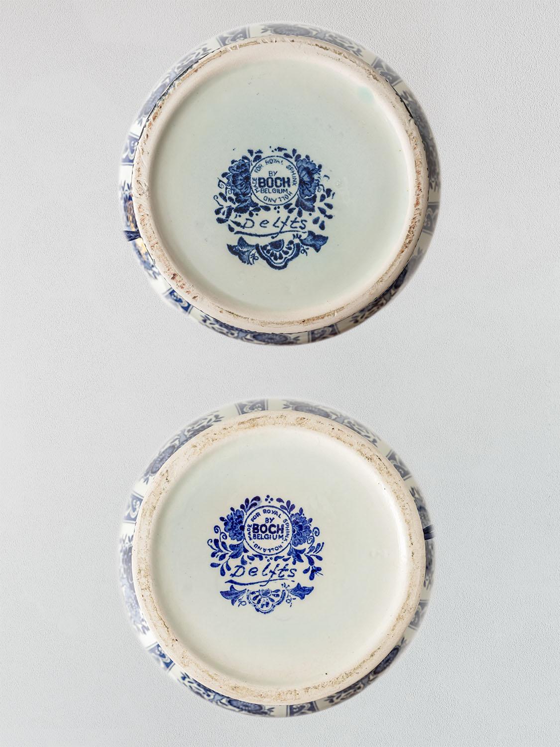 Lampes de table bleu Delft, Boch Frères pour Royal Sphinx, 1969-1979, abat-jour bleu marine en vente 3