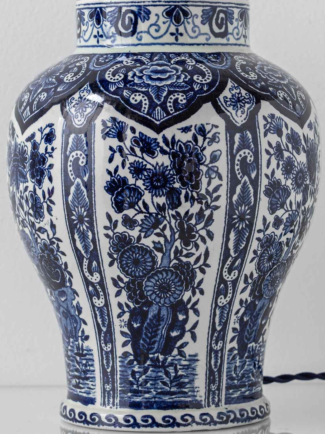 Fait main Lampes de table bleu Delft, Boch Frères pour Royal Sphinx, 1969-1979, abat-jour bleu marine en vente