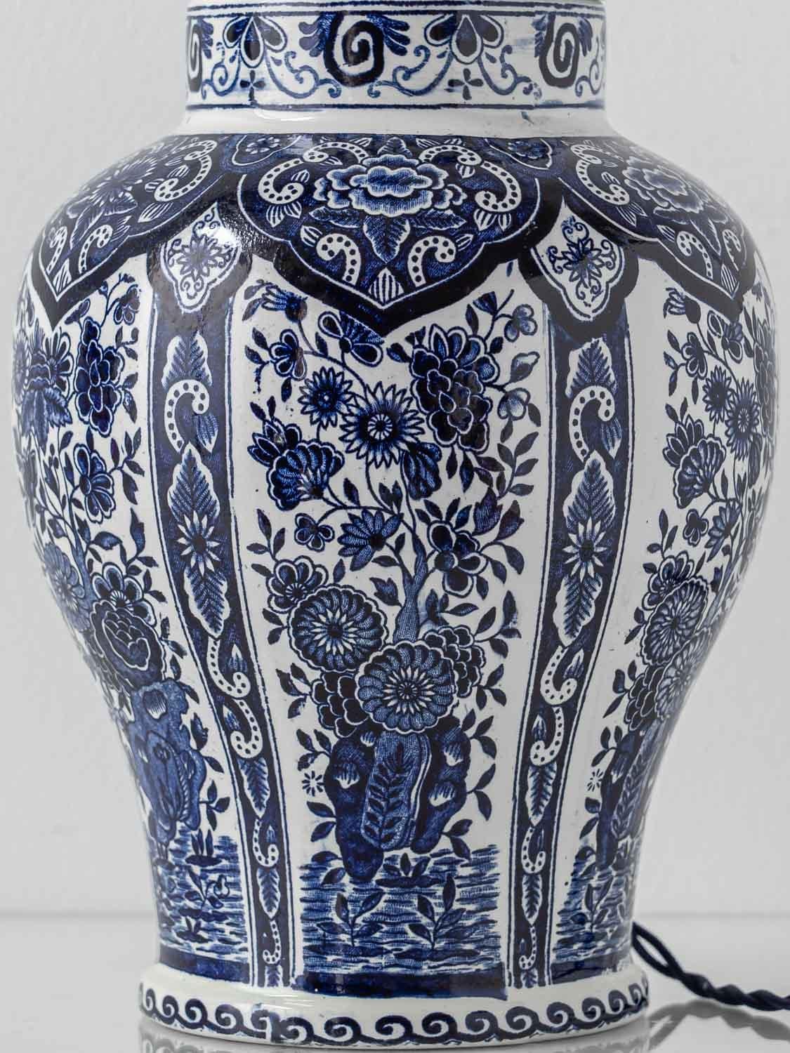 20ième siècle Lampes de table bleu Delft, Boch Frères pour Royal Sphinx, 1969-1979, abat-jour bleu marine en vente