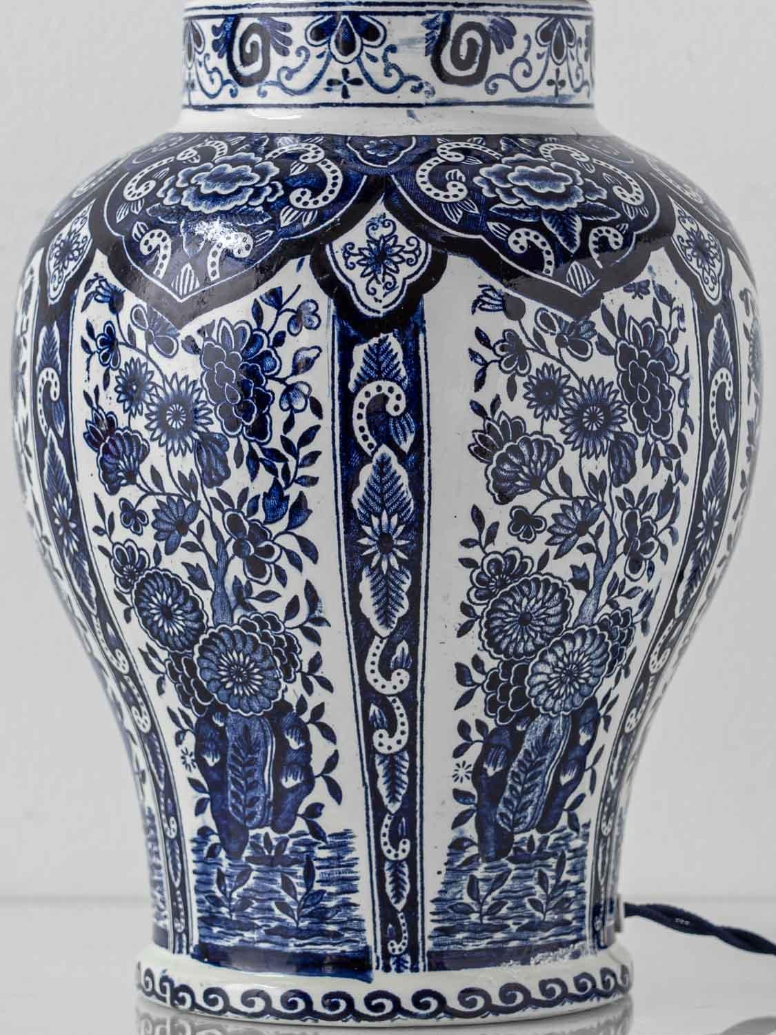Laiton Lampes de table bleu Delft, Boch Frères pour Royal Sphinx, 1969-1979, abat-jour bleu marine en vente