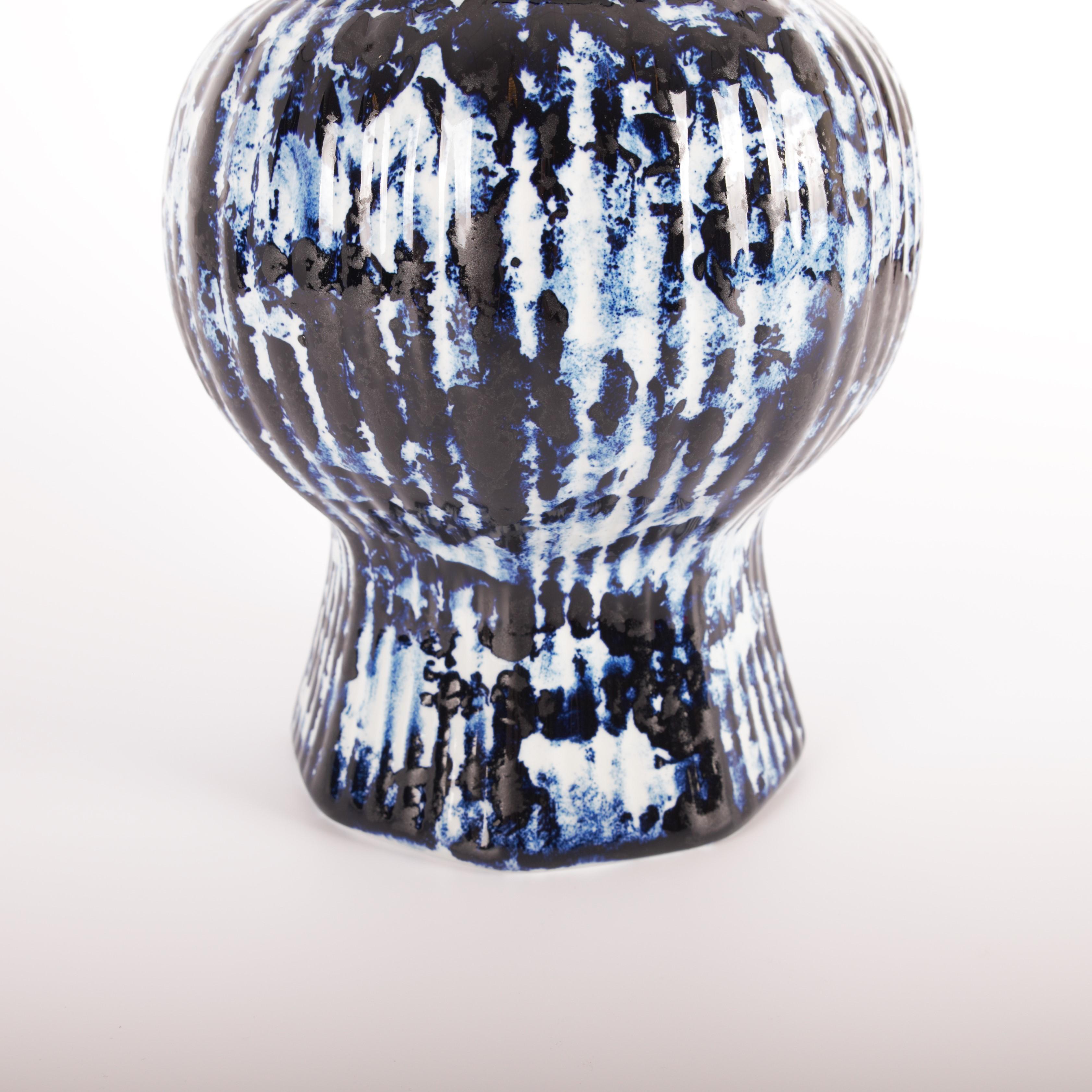 Vase bleu de Delft avec couvercle de 37 cm n°1, peint à la main, 2006, unique en vente 1