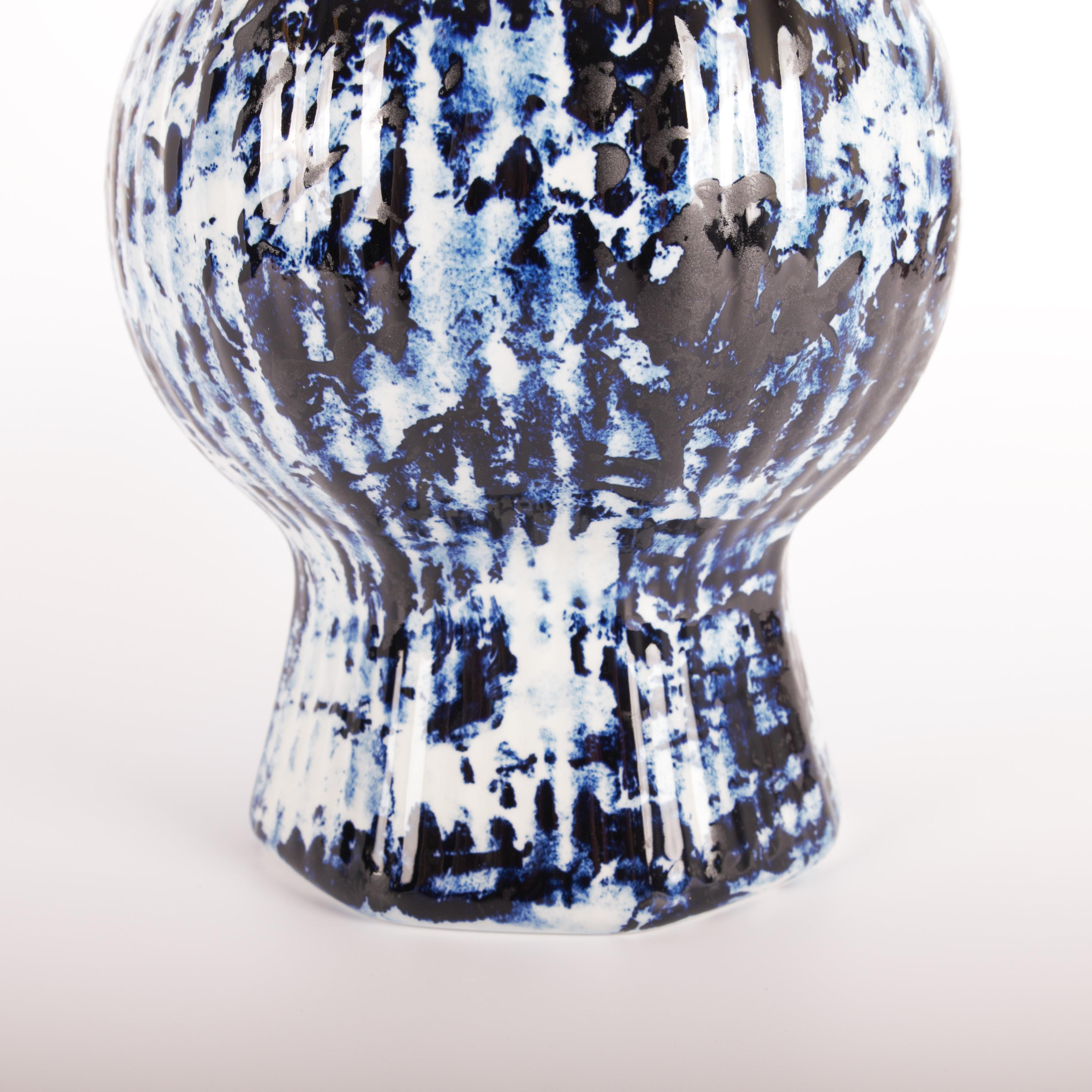 Céramique Vase bleu de Delft avec couvercle de 37 cm #2, peint à la main, 2006, unique par Marcel Wanders en vente