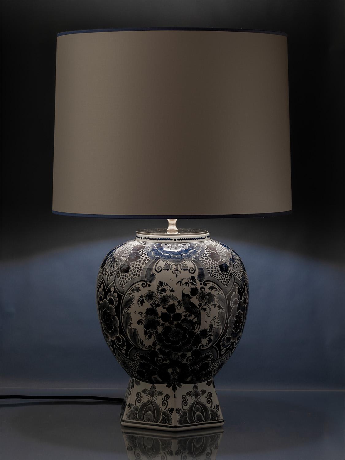 Lampada da tavolo Velsen blu Delft (1940-1970) con paralume satinato nuovo, finiture cobalto in vendita 4