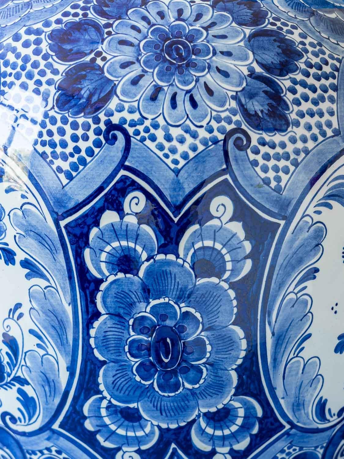 Ottone Lampada da tavolo Velsen blu Delft (1940-1970) con paralume satinato nuovo, finiture cobalto in vendita
