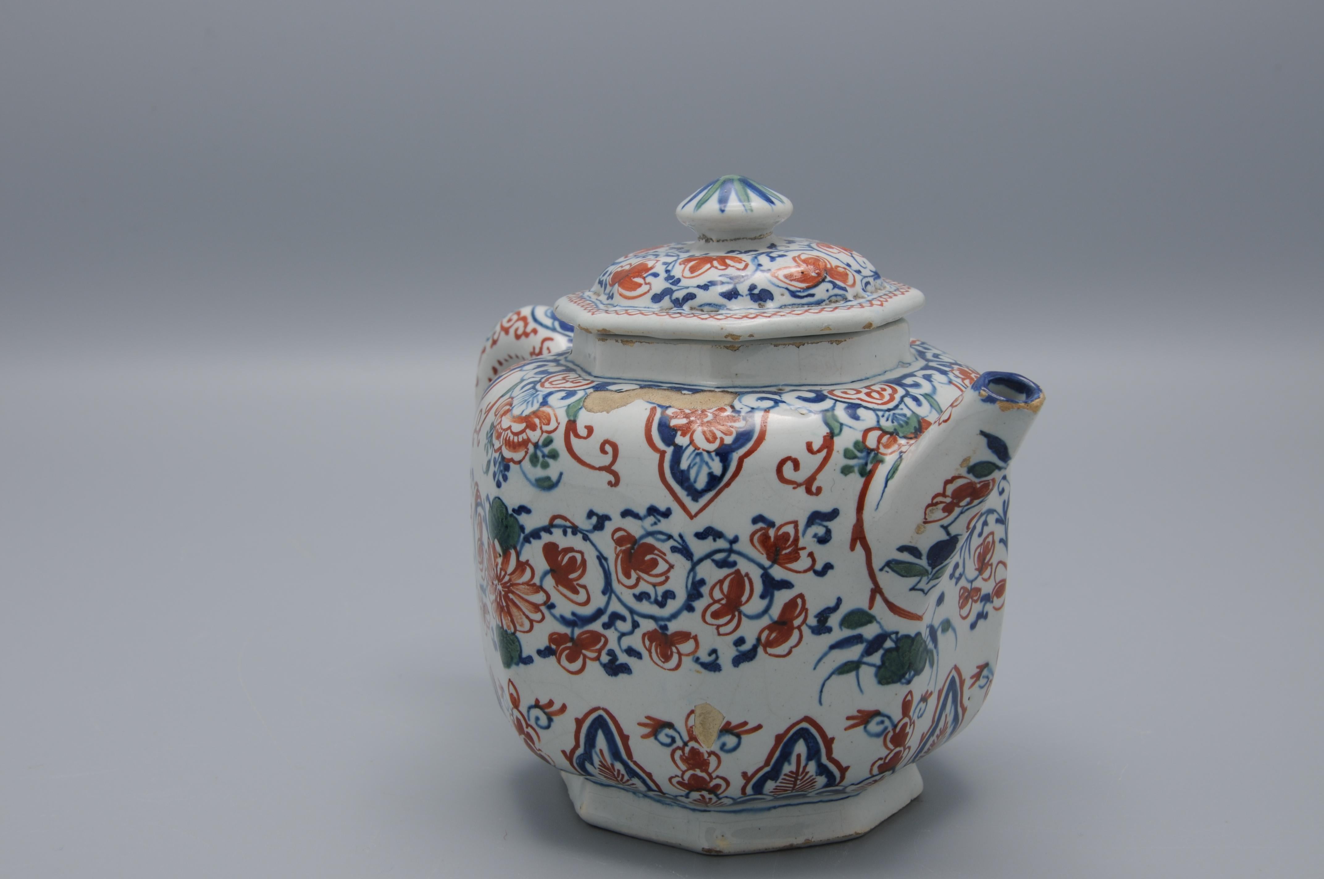 Faïence de Delft Théière octogonale polychrome décorée en cachemire de Delft en vente