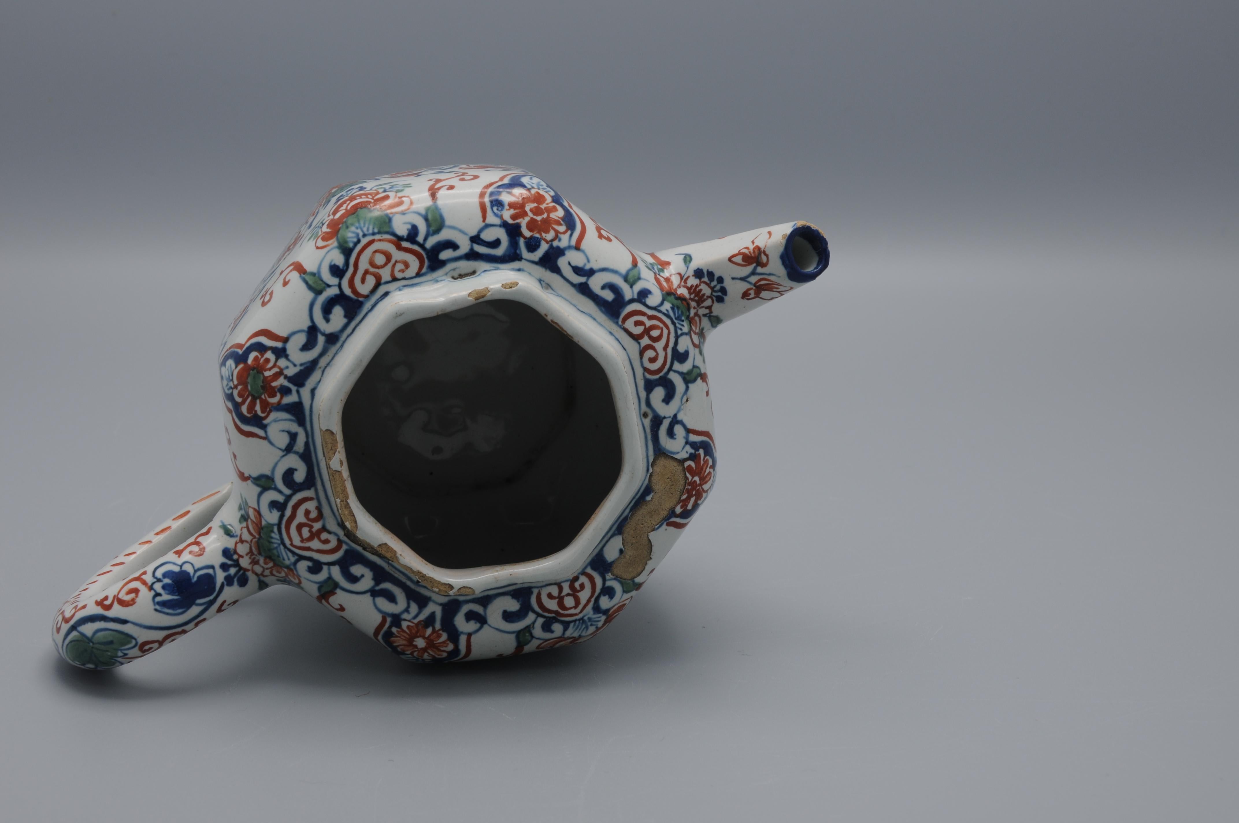 Théière octogonale polychrome décorée en cachemire de Delft en vente 2