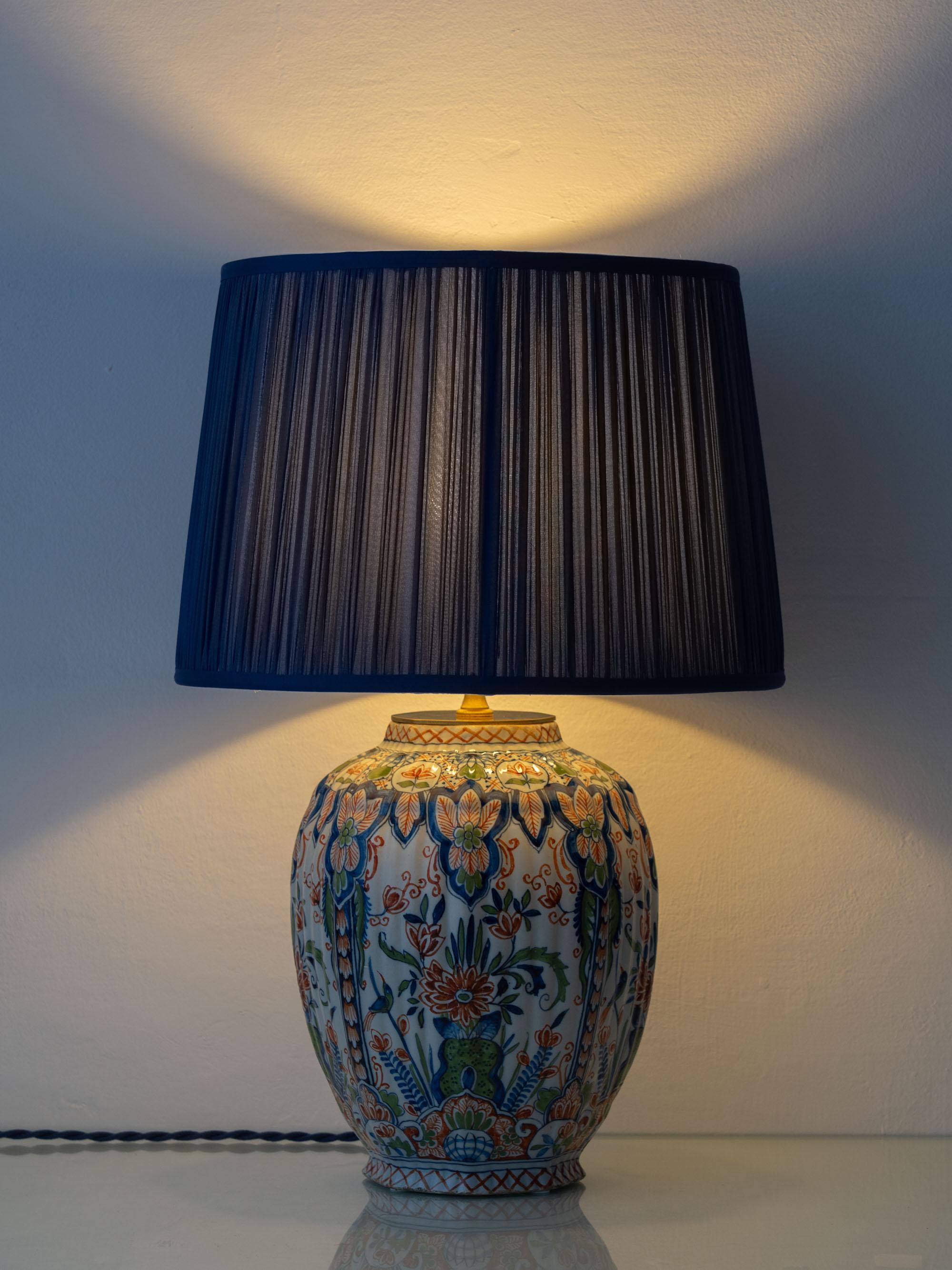 Lampe de table en céramique de Delft, années 1900, polychrome de Makkum peint à la main, abat-jour en soie neuf en vente 11