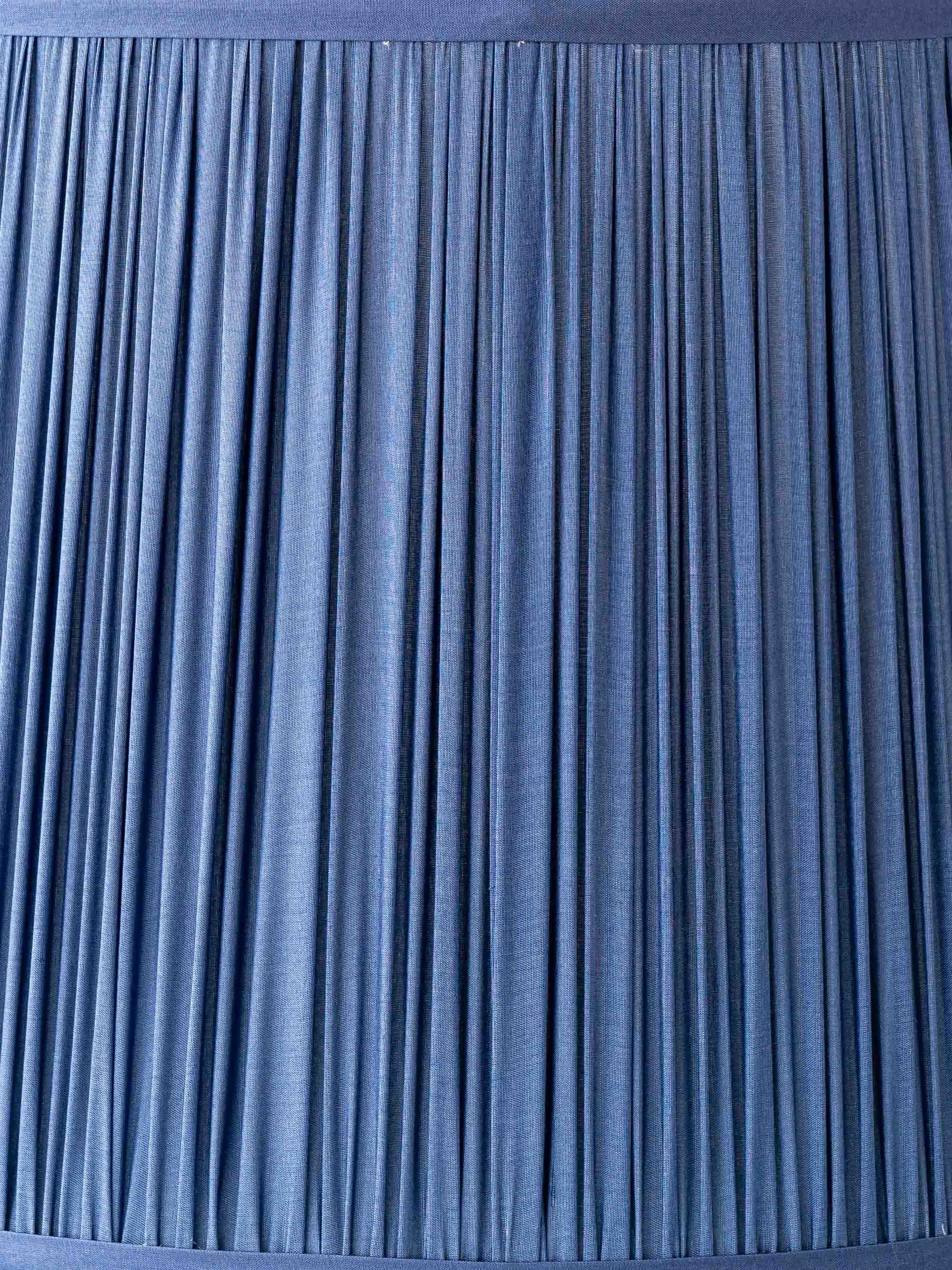 20ième siècle Lampe de table en céramique de Delft, années 1900, polychrome de Makkum peint à la main, abat-jour en soie neuf en vente