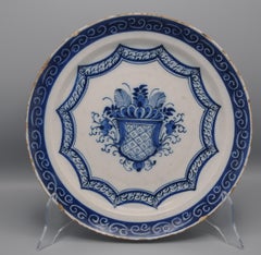 Delft - Chinoiserie dish with floral basket, second half 18th century
