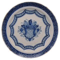 Delft - Plato de Chinoiserie con cesta floral, segunda mitad del siglo XVIII
