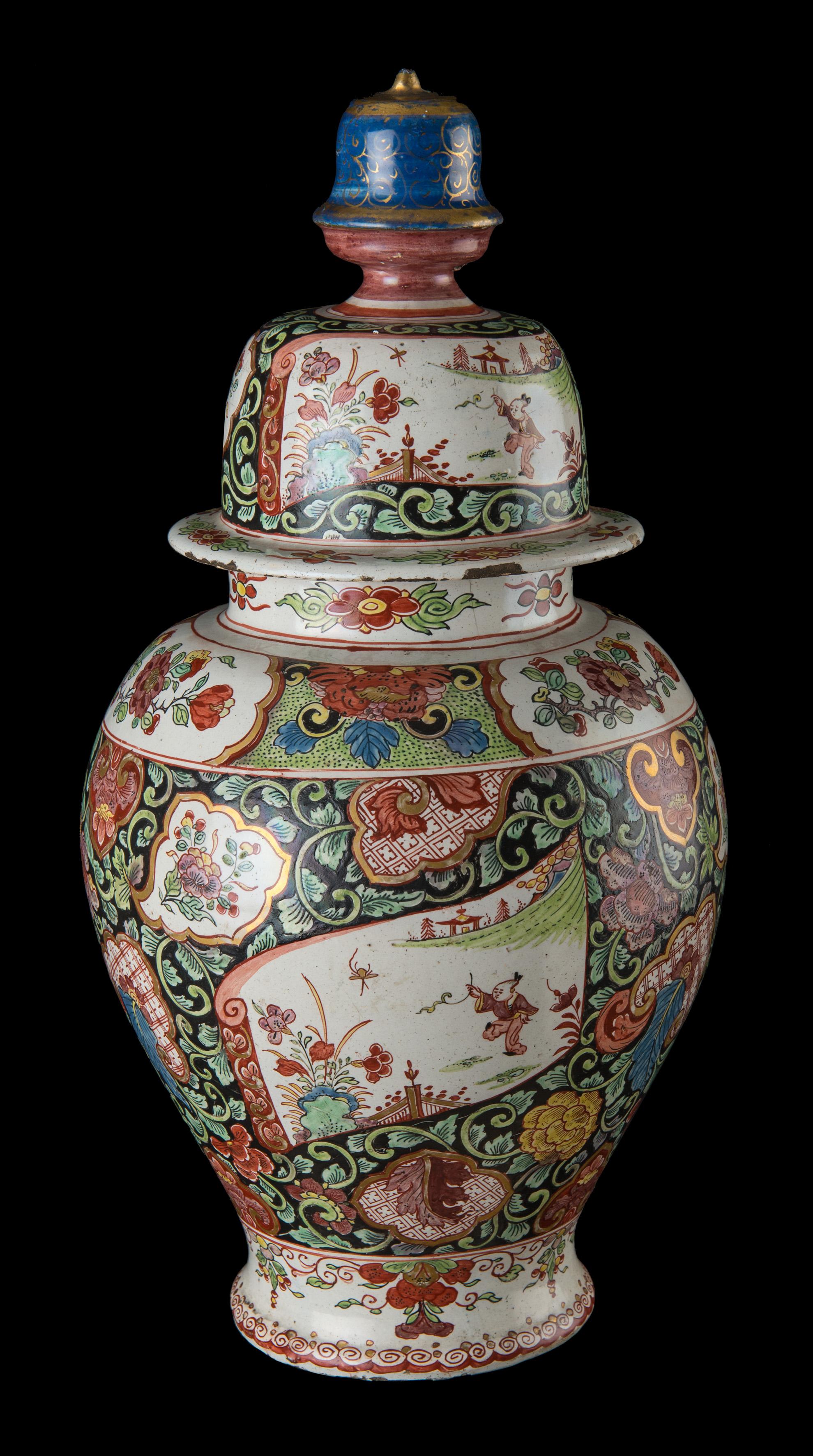 Delfter Porzellan, Chinoiserie Famille Rose Garnitur, 1730-1740 im Angebot 3