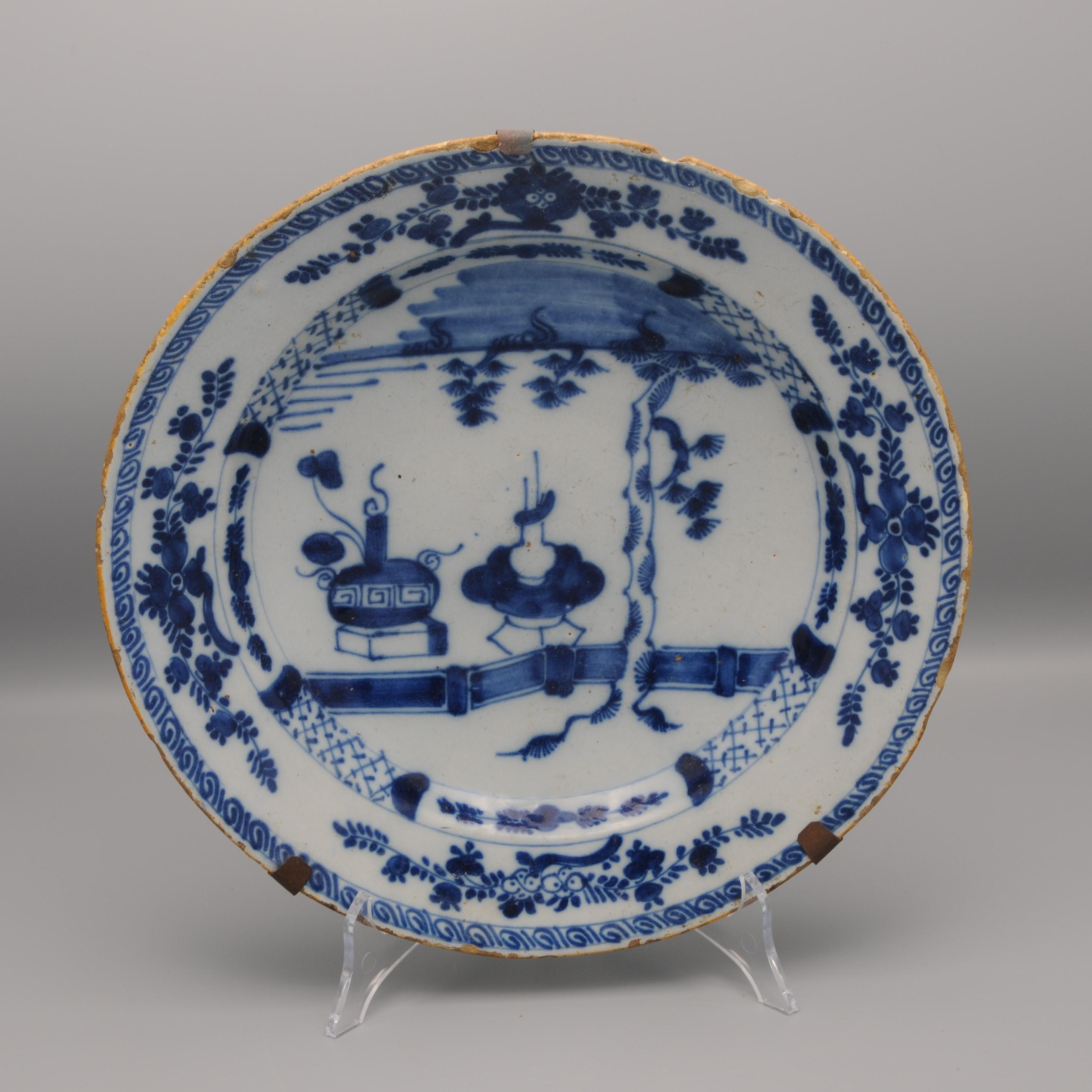 Dutch Delft - Chinoiserie style Charger by De Claauw, mid 18th century For Sale