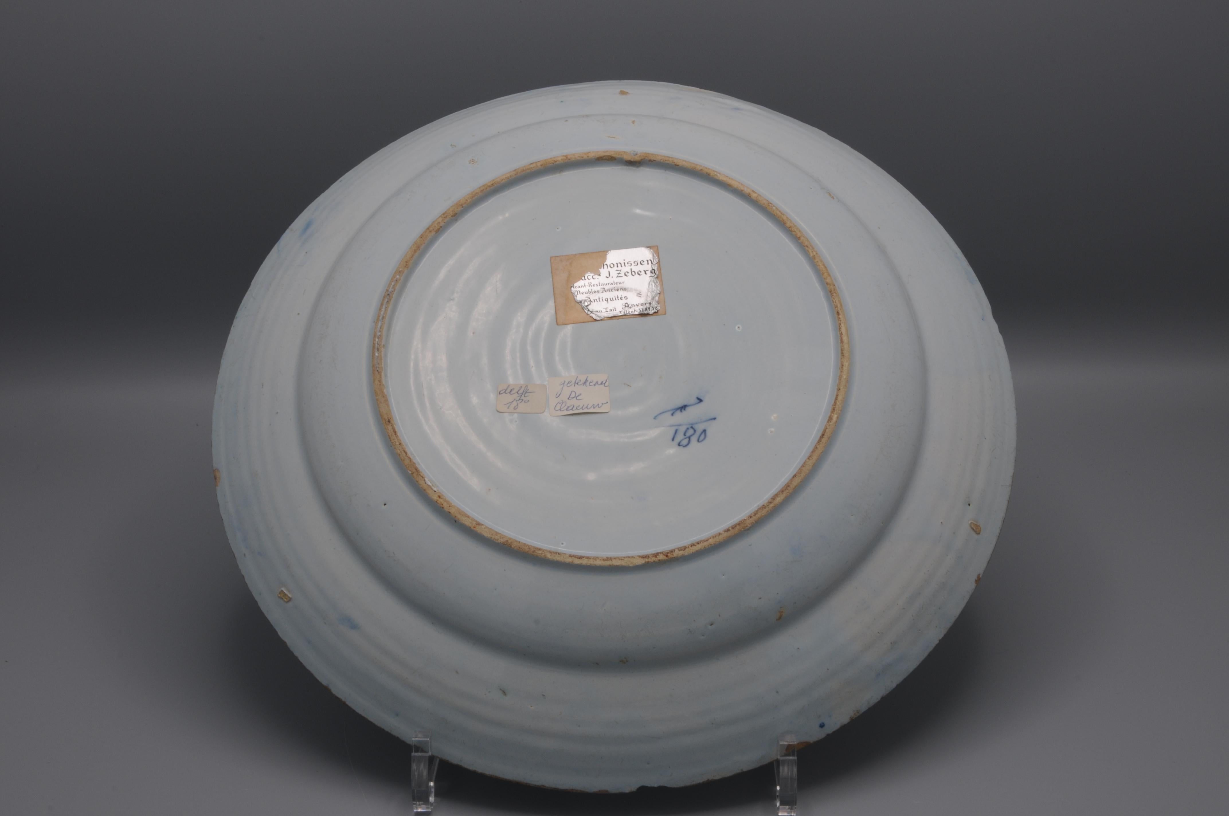 Poterie Assiette de présentation de style chinoiserie de Delft par De Claauw, milieu du 18e siècle en vente