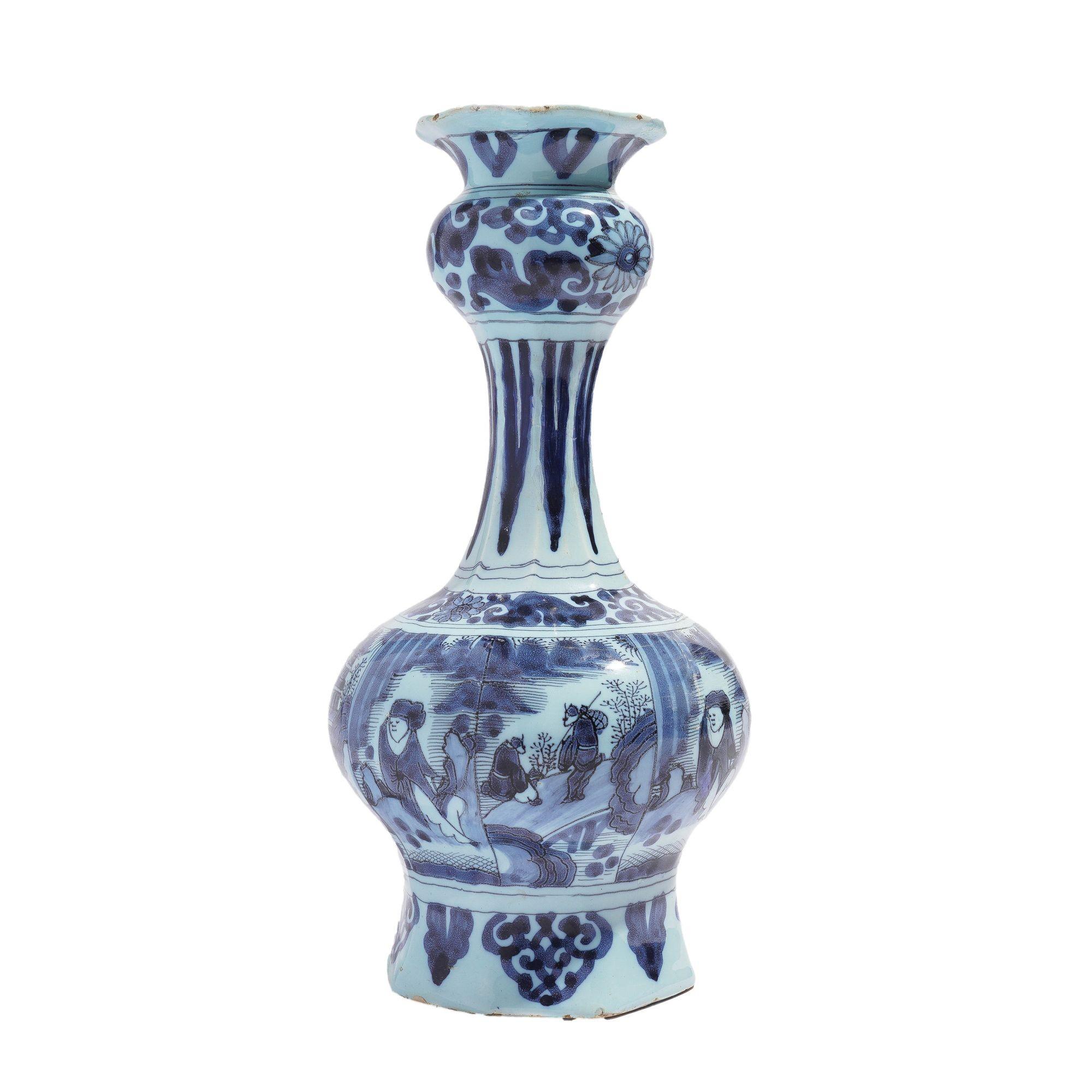 Dutch Delft faience bulb vase attributed to De Metaale Pot, c. 1690-1725 For Sale