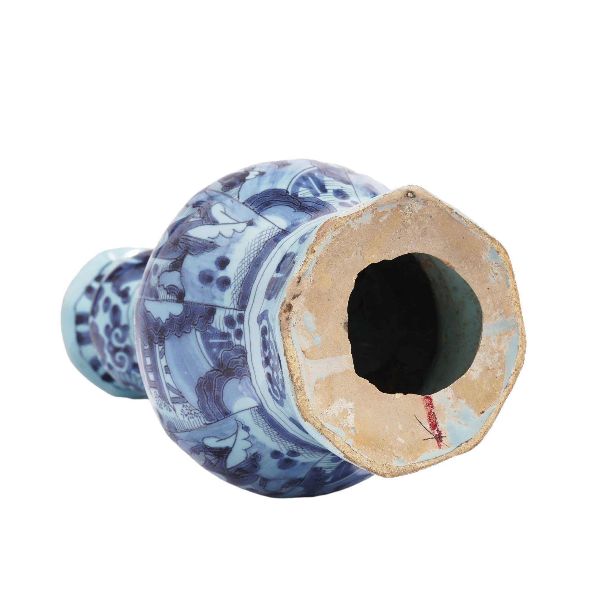 18th Century and Earlier Delft faience bulb vase attributed to De Metaale Pot, c. 1690-1725 For Sale