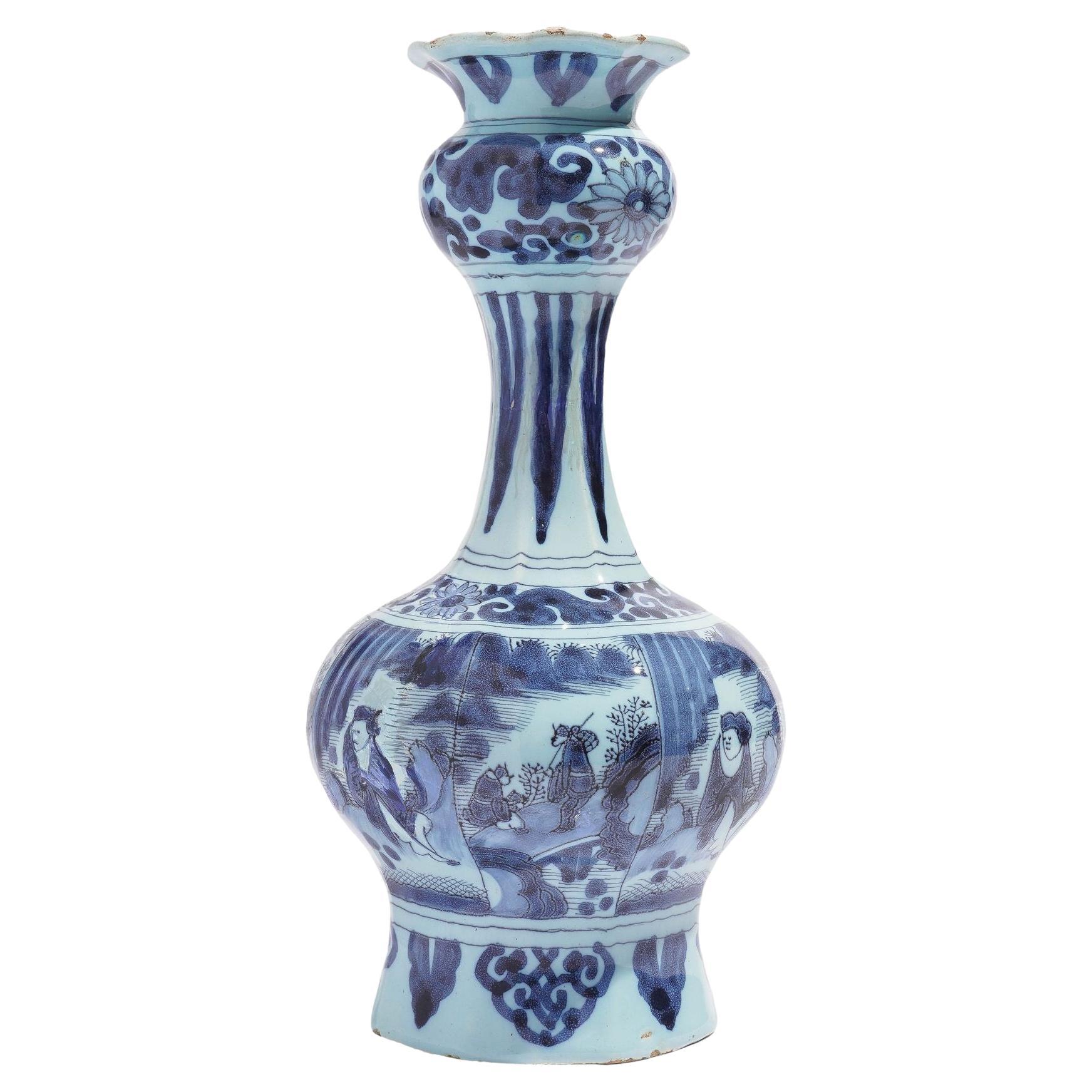 Delft faience bulb vase attributed to De Metaale Pot, c. 1690-1725 For Sale