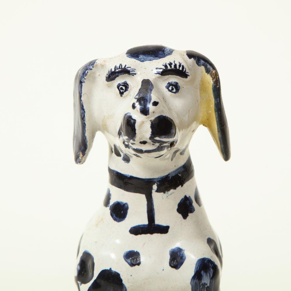 Figura di cane seduto di Delft In condizioni discrete in vendita a New York, NY