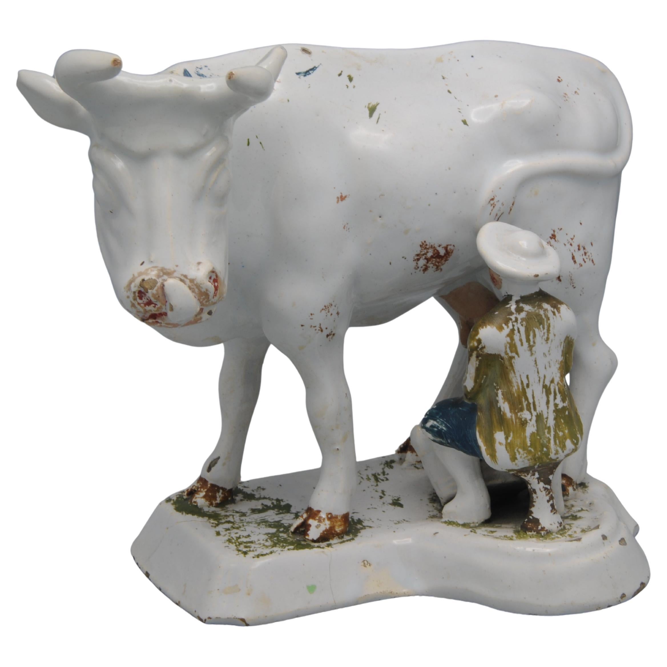 Delft - Groupe de figurines représentant une vache et un trayeur, fin du XVIIIe siècle (peinture à froid)