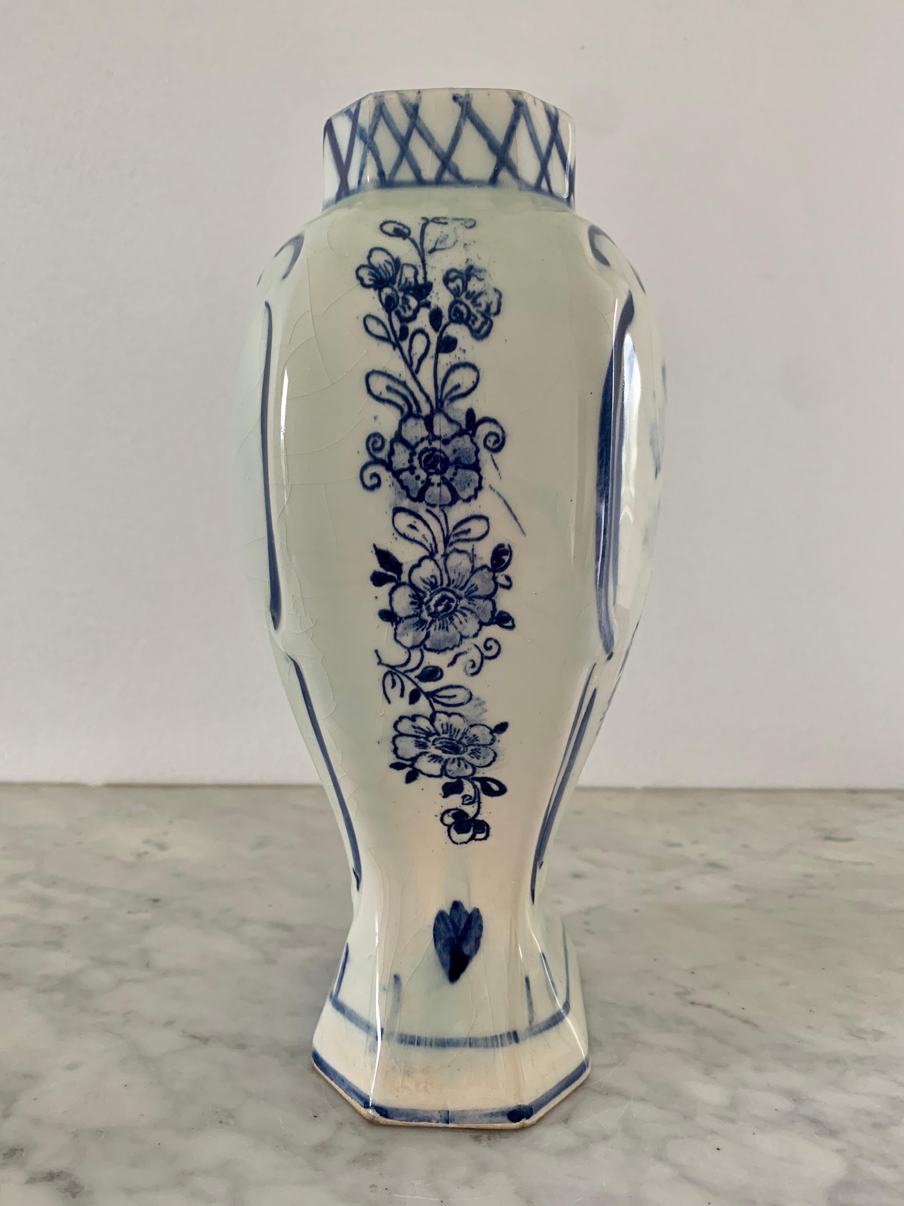 Delft Hand Painted Blue and White Porcelain Vase In Good Condition For Sale In Elkhart, IN