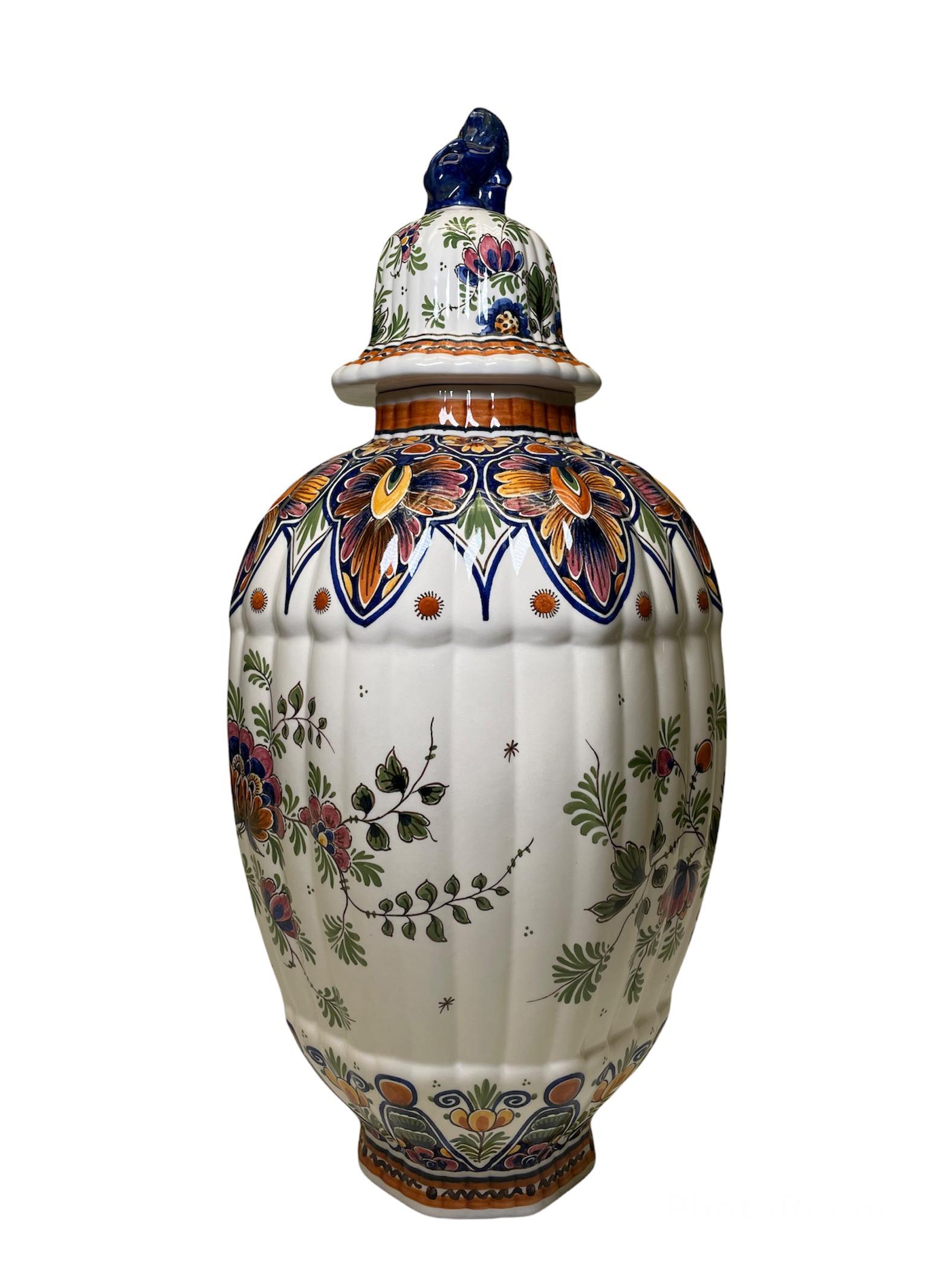 Delft Hand Painted Porcelain Lidded Urn Vase/Ginger Jar In Good Condition In Guaynabo, PR