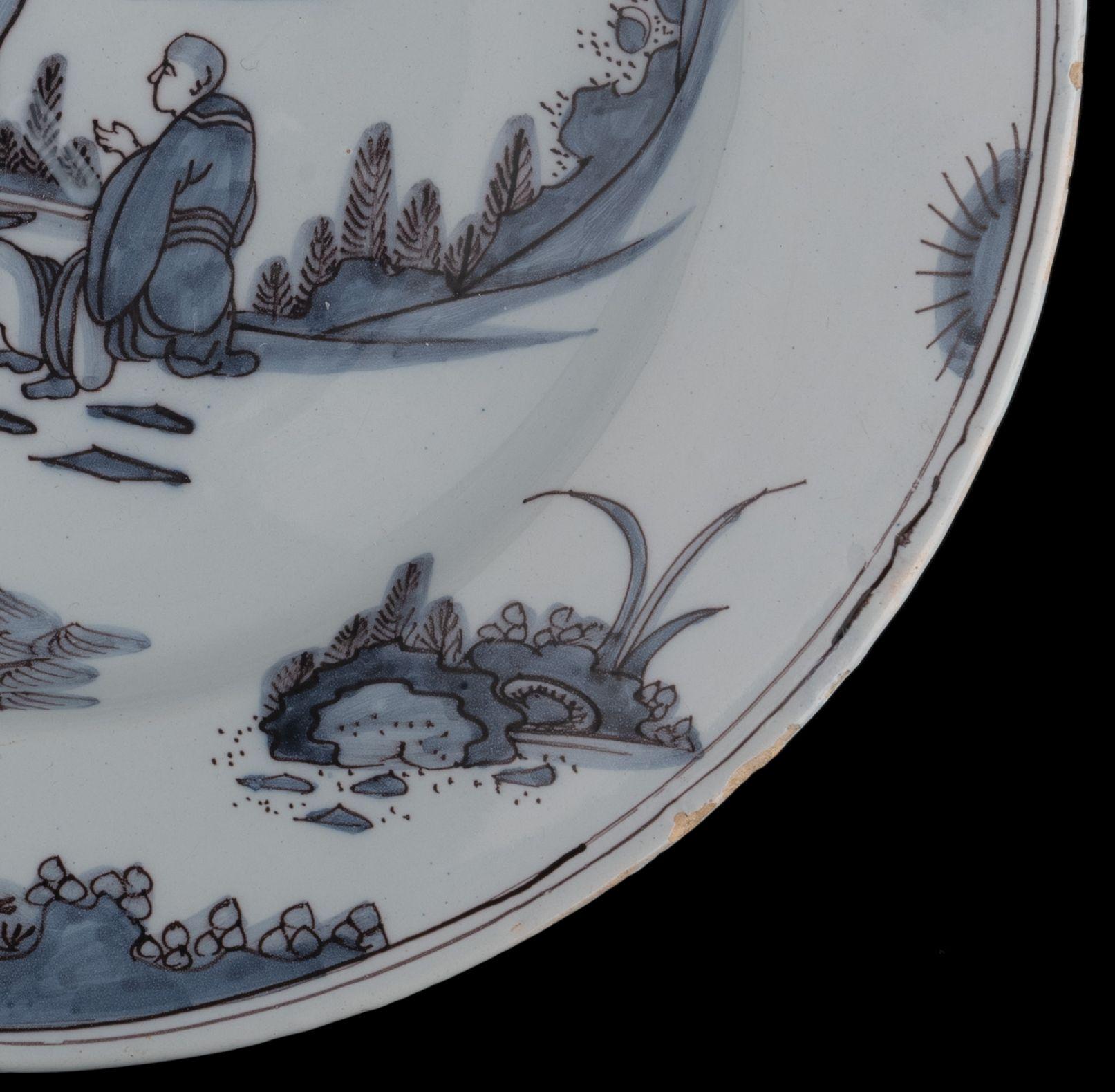  Delft, large blue and purple chinoiserie dish circa 1680   In Good Condition For Sale In ROSSUM, GE