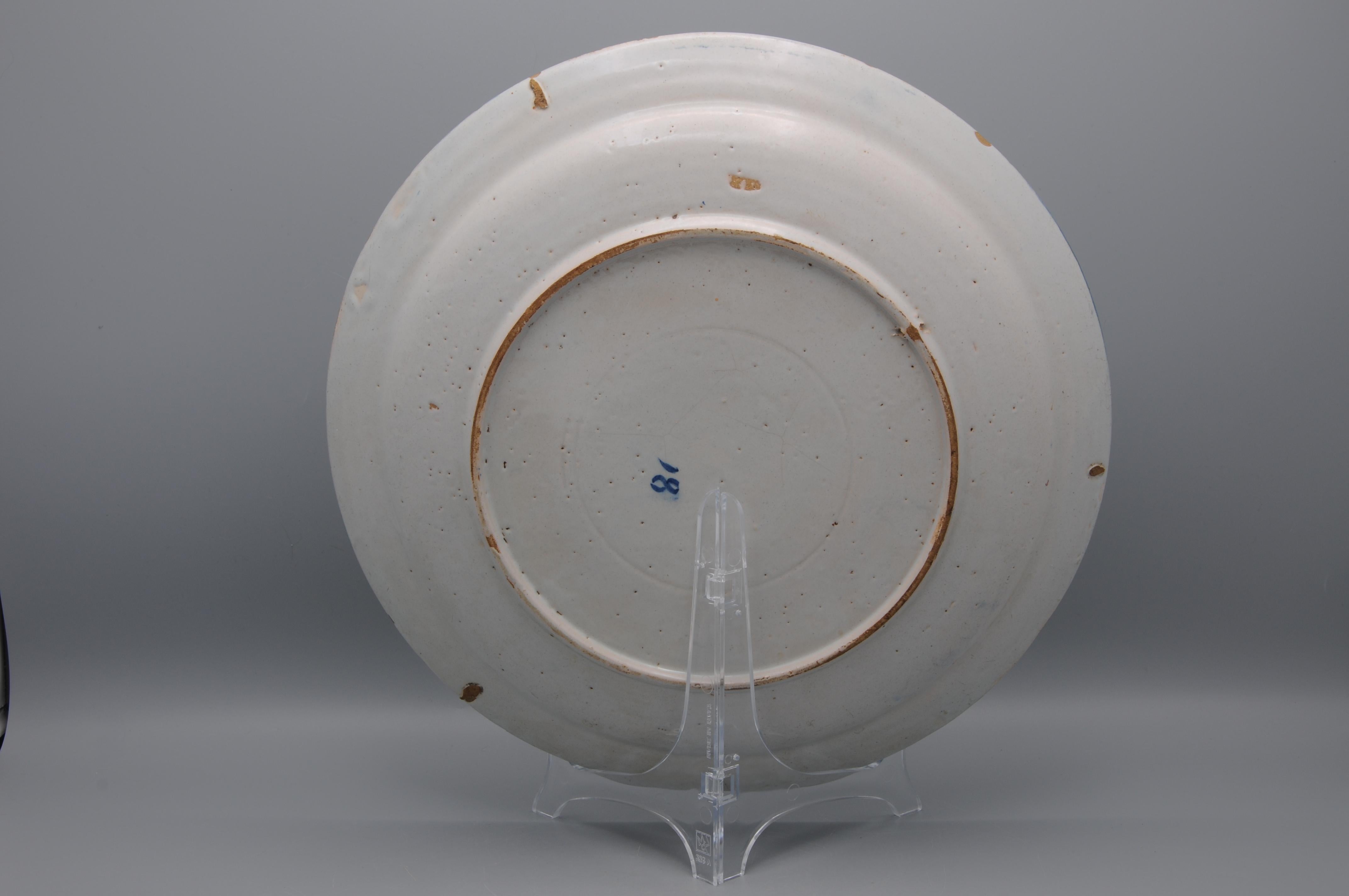 Delft - Large green and polychrome 'Four Hearts' charger -  mid 18th century For Sale 2