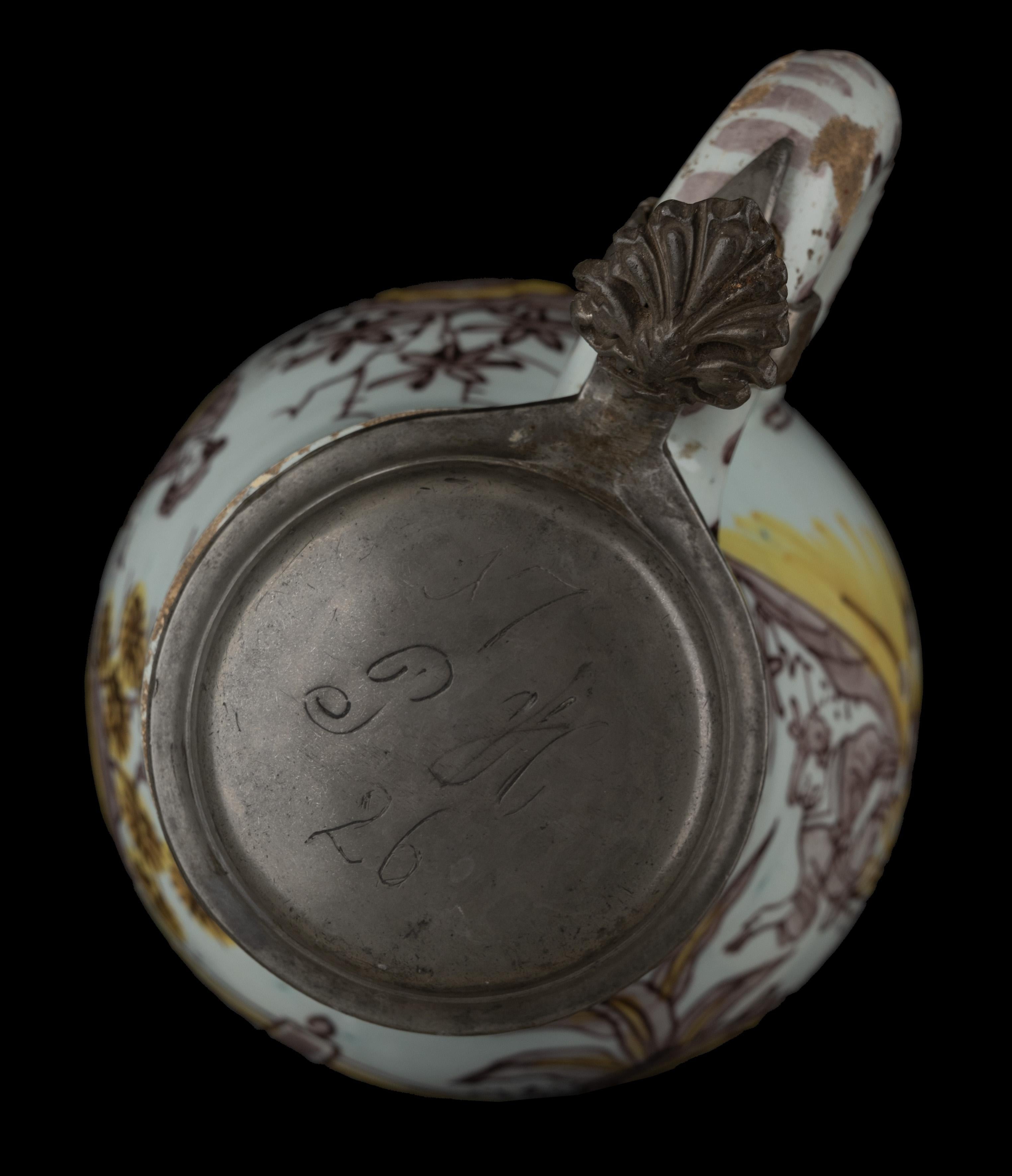 Delft, Large Polychrome chinoiserie beer mug Delft, 1680-1690 purple and yellow For Sale 7