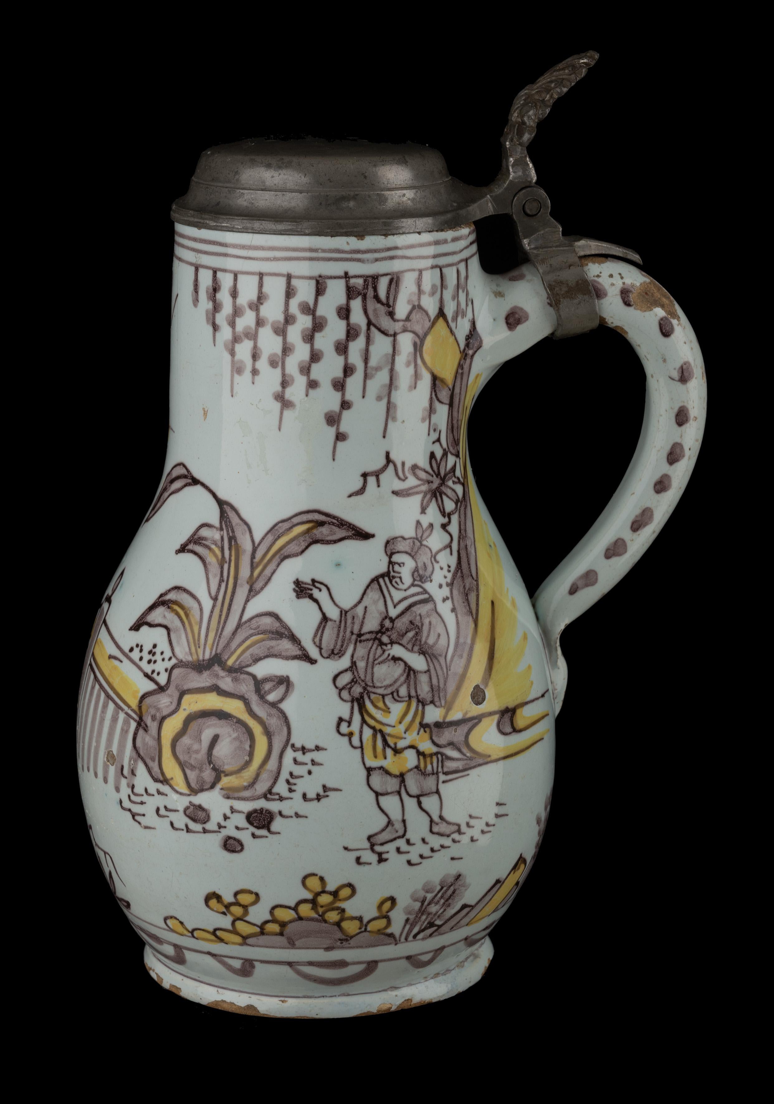 Glazed Delft, Large Polychrome chinoiserie beer mug Delft, 1680-1690 purple and yellow For Sale
