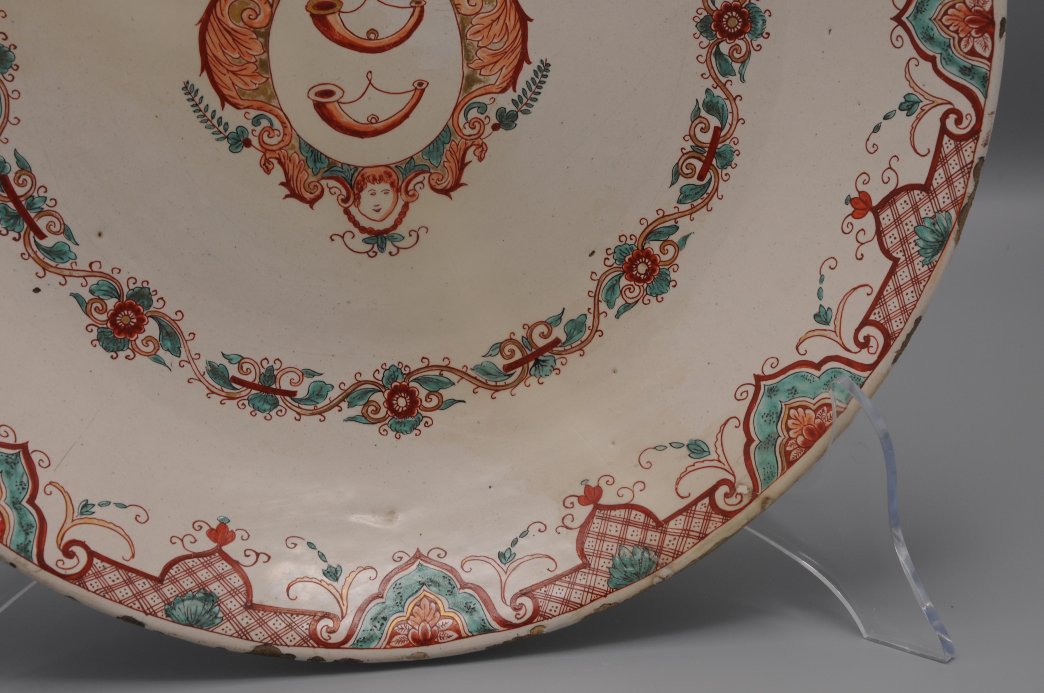 Glazed Delft - Large polychrome 'petit feu' armorial charger - mid 18th century For Sale