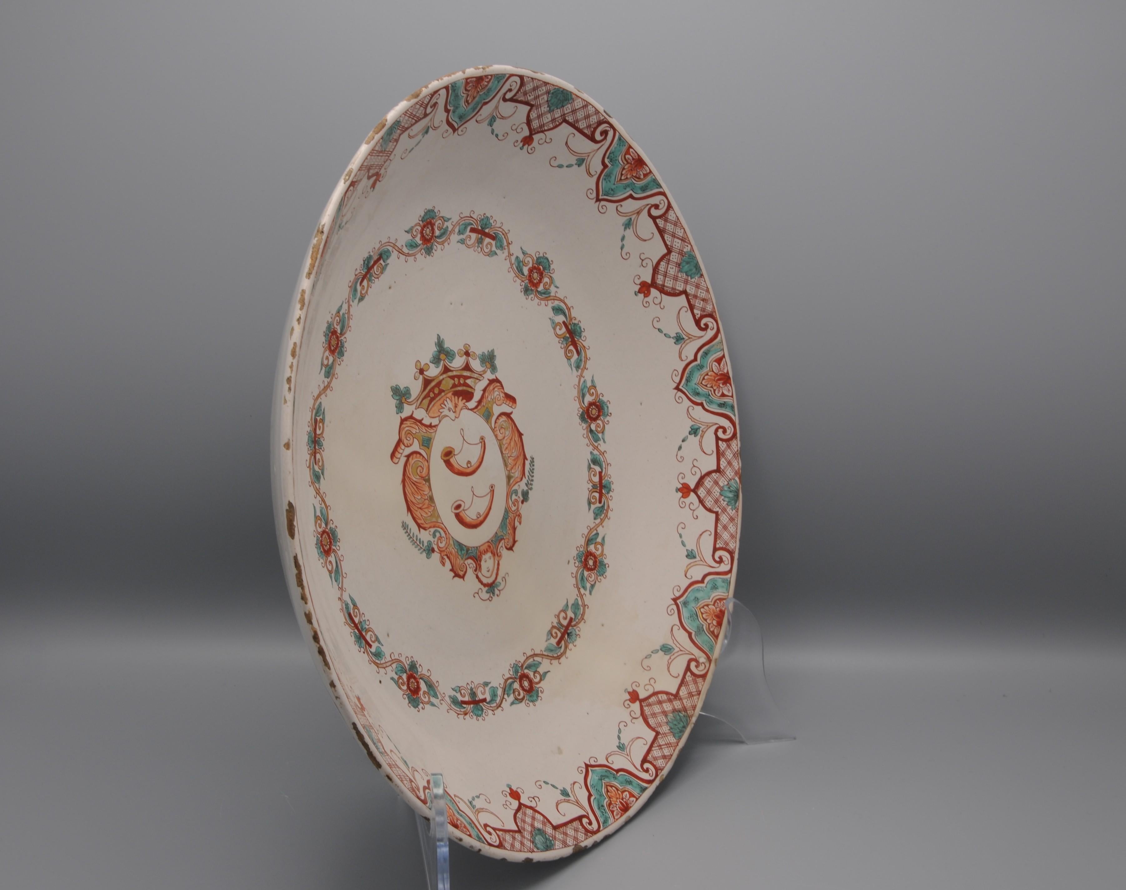 Delft - Large polychrome 'petit feu' armorial charger - mid 18th century For Sale 1