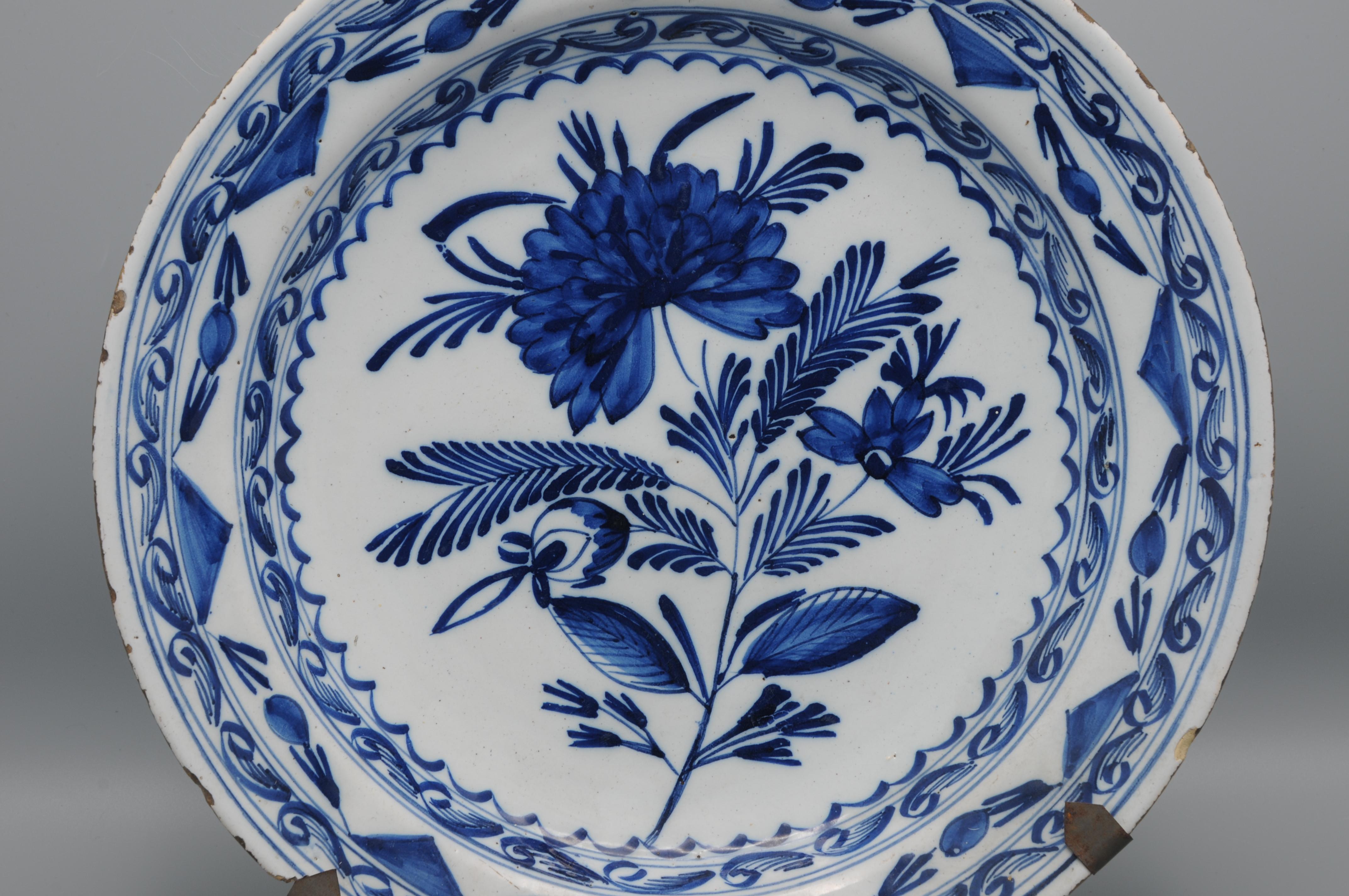 Chinoiseries Delft - Fin 18e, début 19e siècle Chargeur néoclassique bleu et blanc de Delft en vente